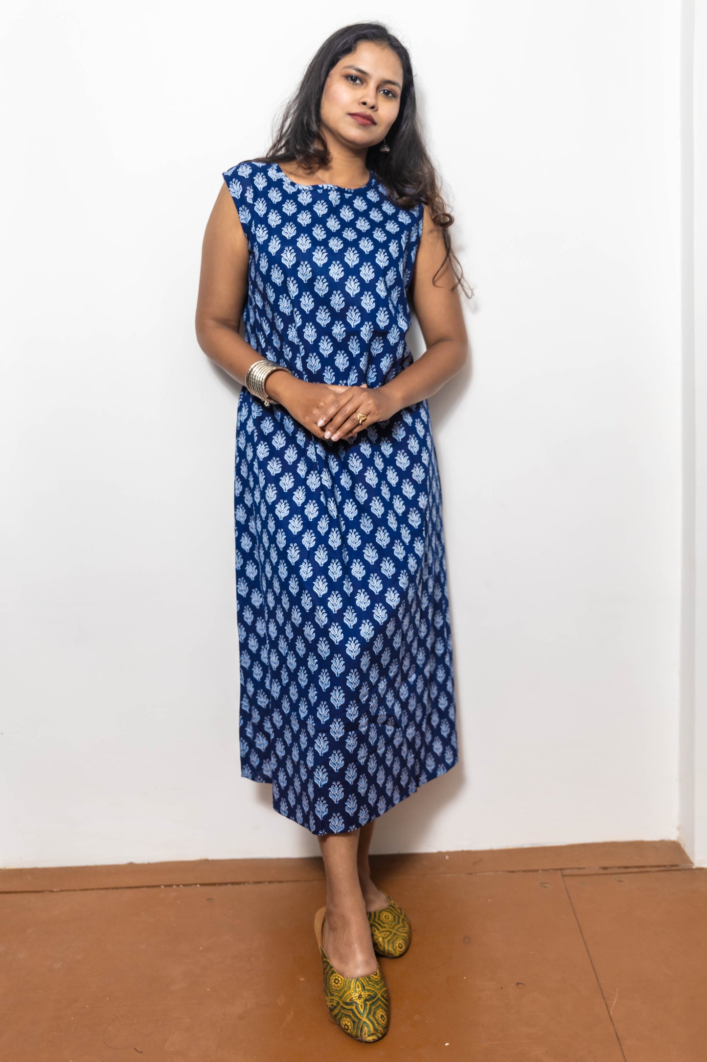 STYLIE Floral Printed Blue Boat Neck Sleeveless Kurta