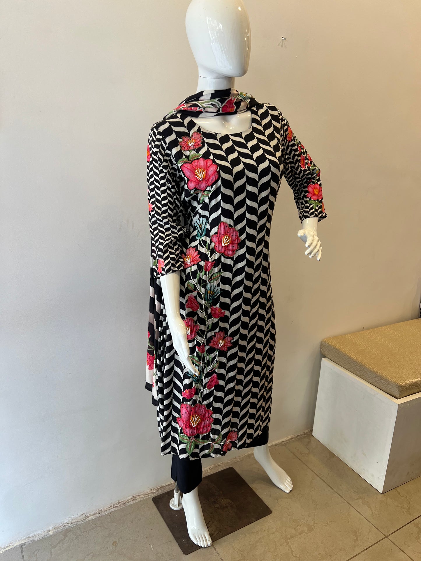 STYLIE GOA Bold Geometric Kurta Set with Floral Print