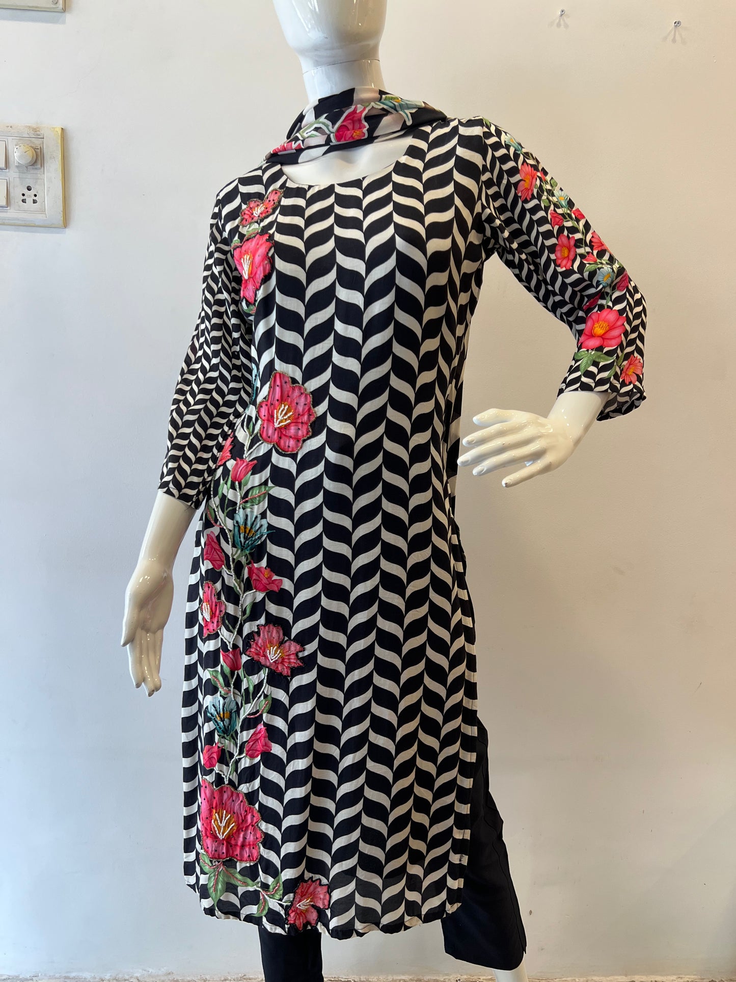 STYLIE GOA Bold Geometric Kurta Set with Floral Print
