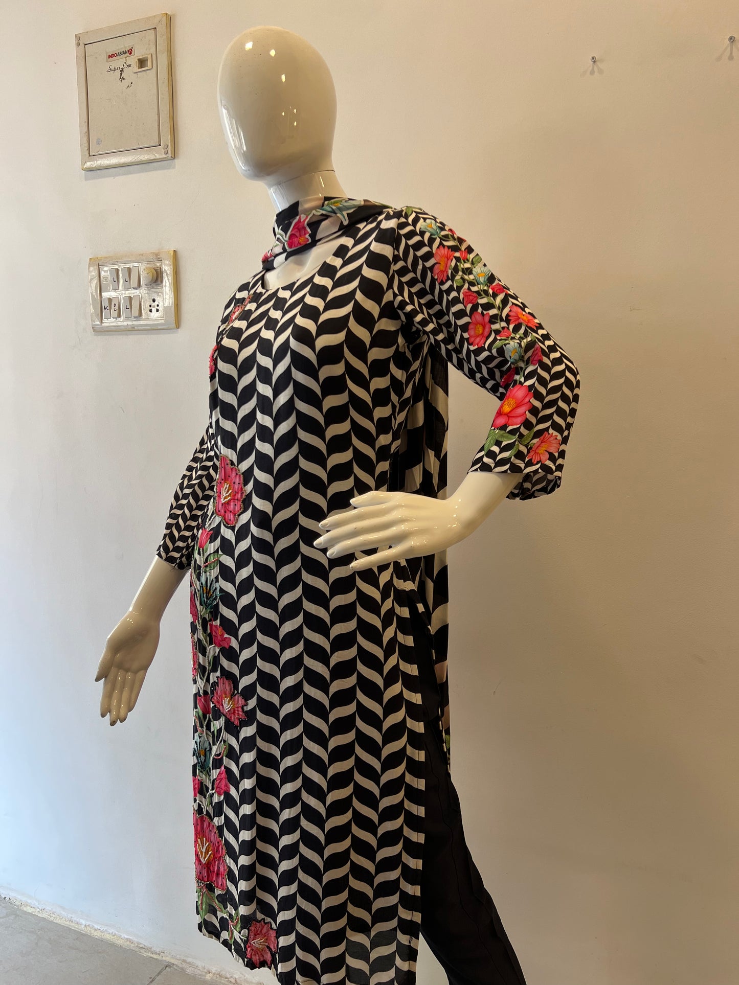 STYLIE GOA Bold Geometric Kurta Set with Floral Print