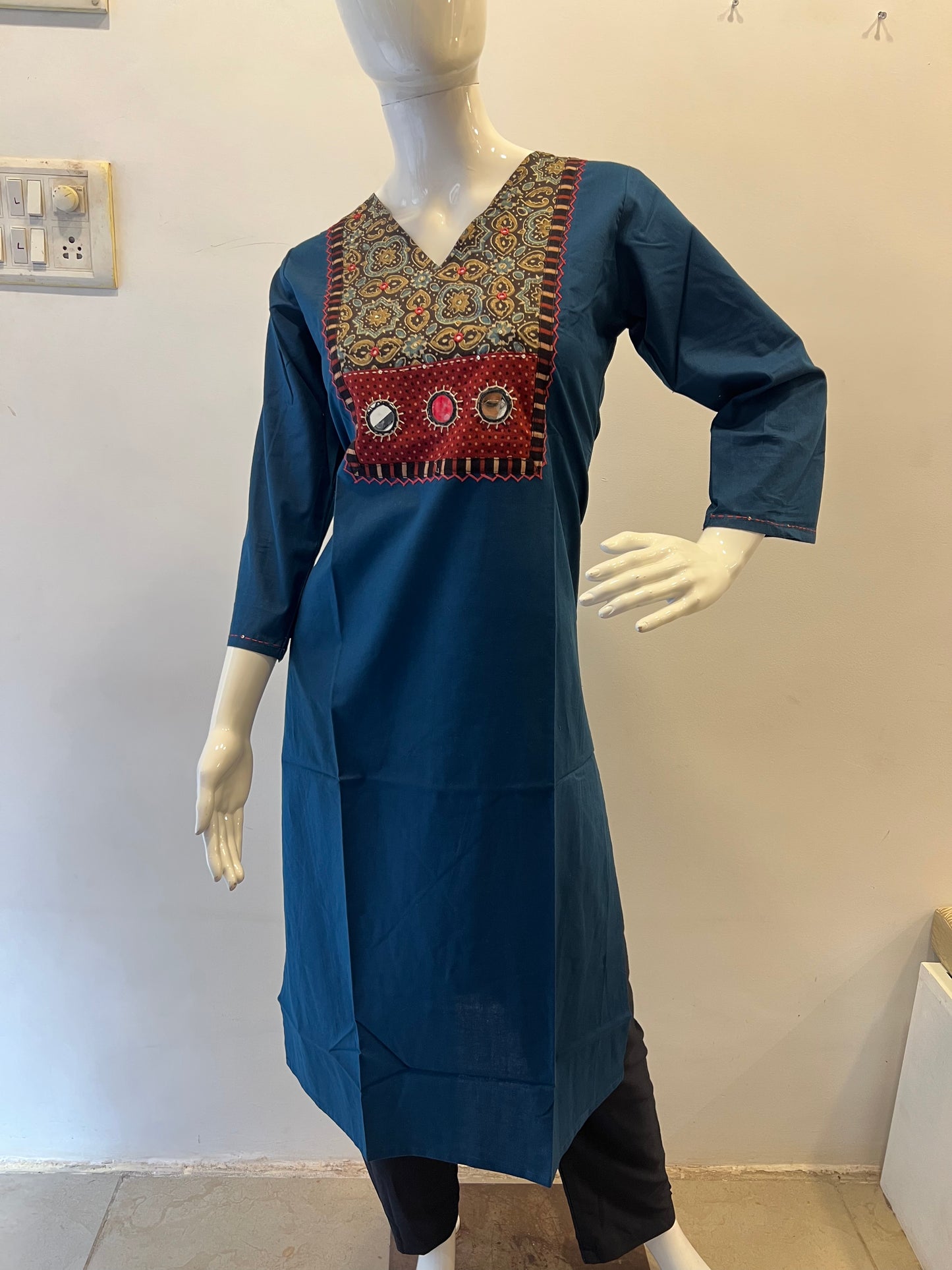 STYLIE GOA Artisan Embellished Kurta With Mirror Work