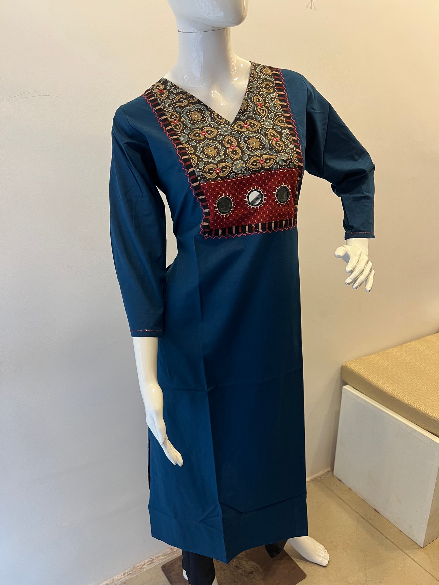 STYLIE GOA Artisan Embellished Kurta With Mirror Work