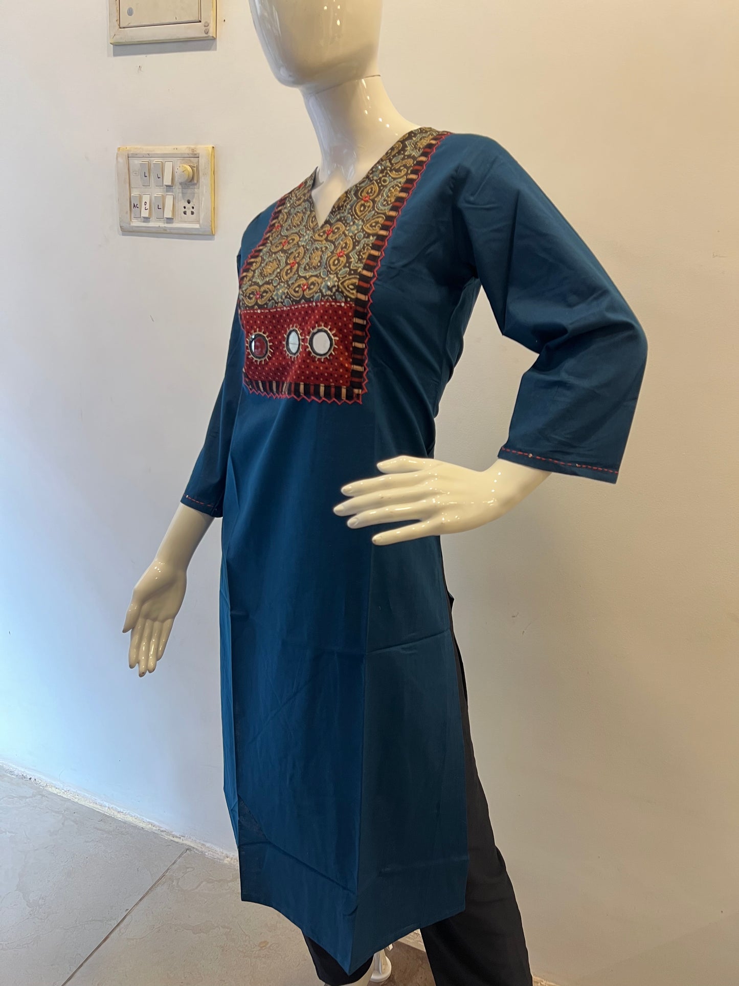 STYLIE GOA Artisan Embellished Kurta With Mirror Work