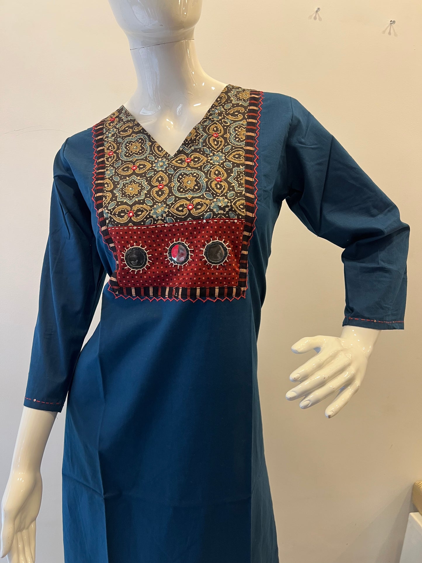 STYLIE GOA Artisan Embellished Kurta With Mirror Work