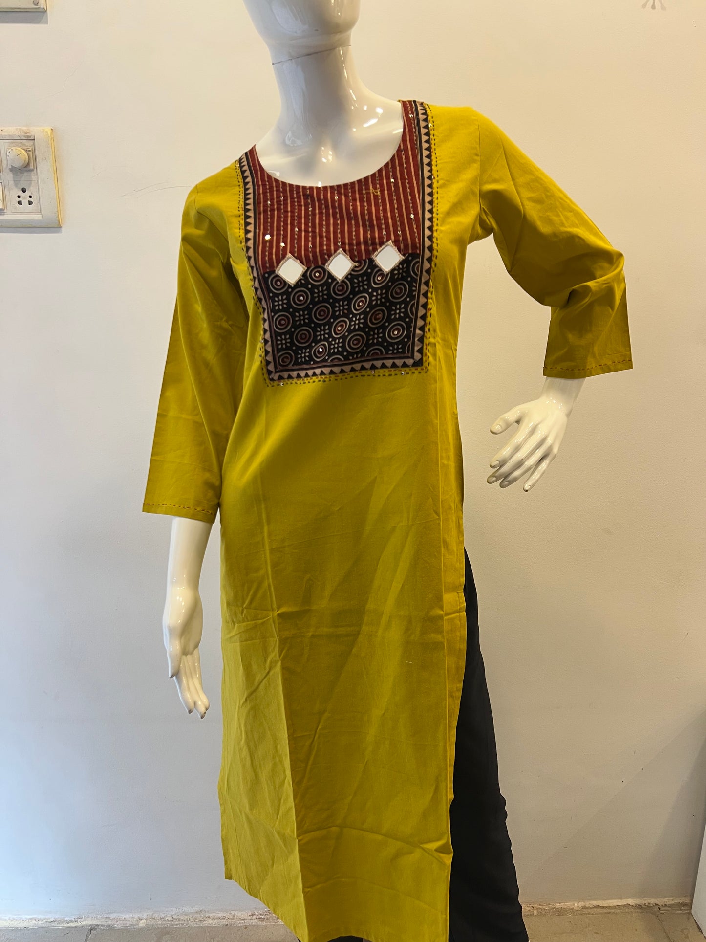 STYLIE GOA Artisan Embellished Kurta With Mirror Work