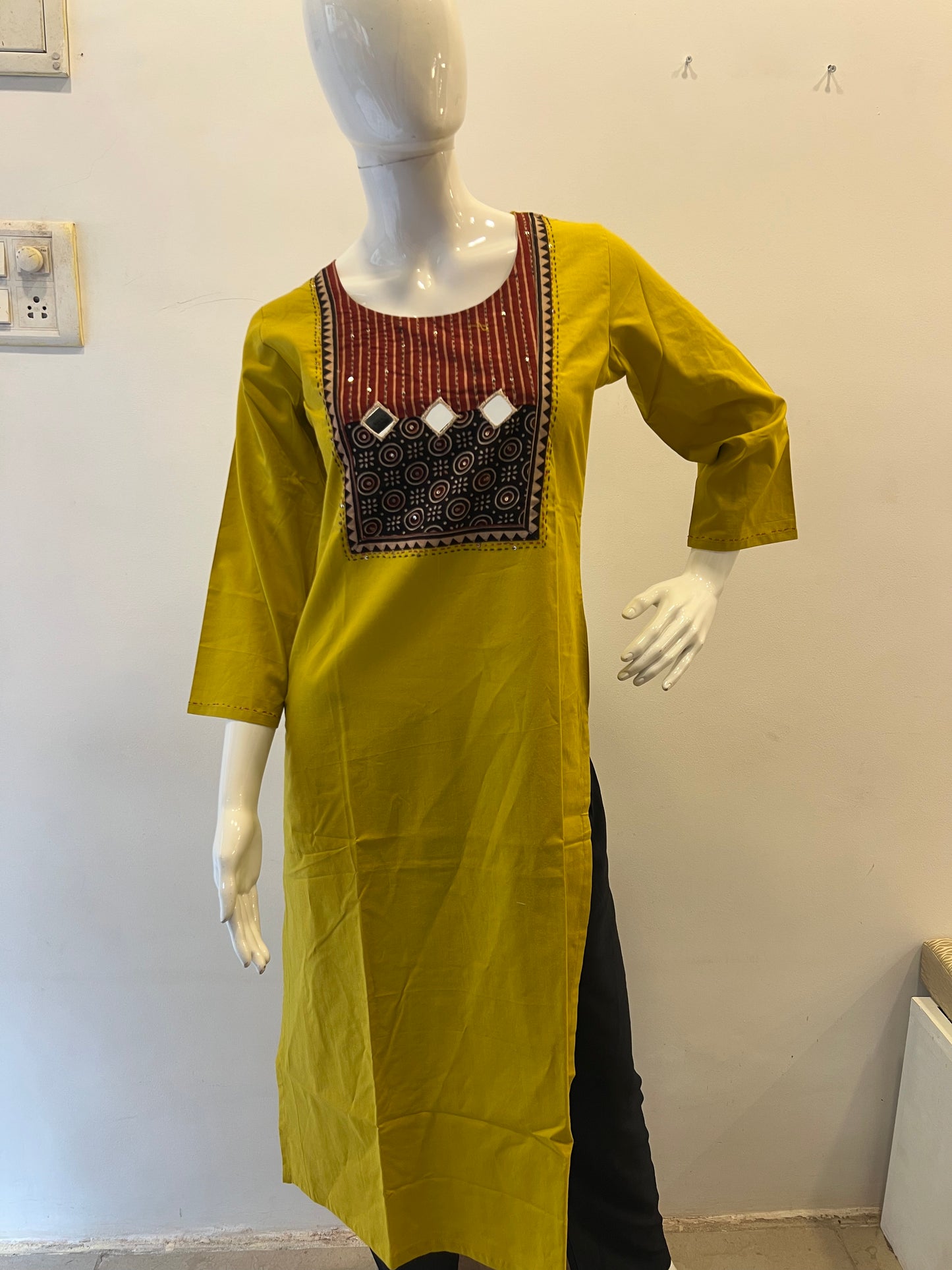 STYLIE GOA Artisan Embellished Kurta With Mirror Work