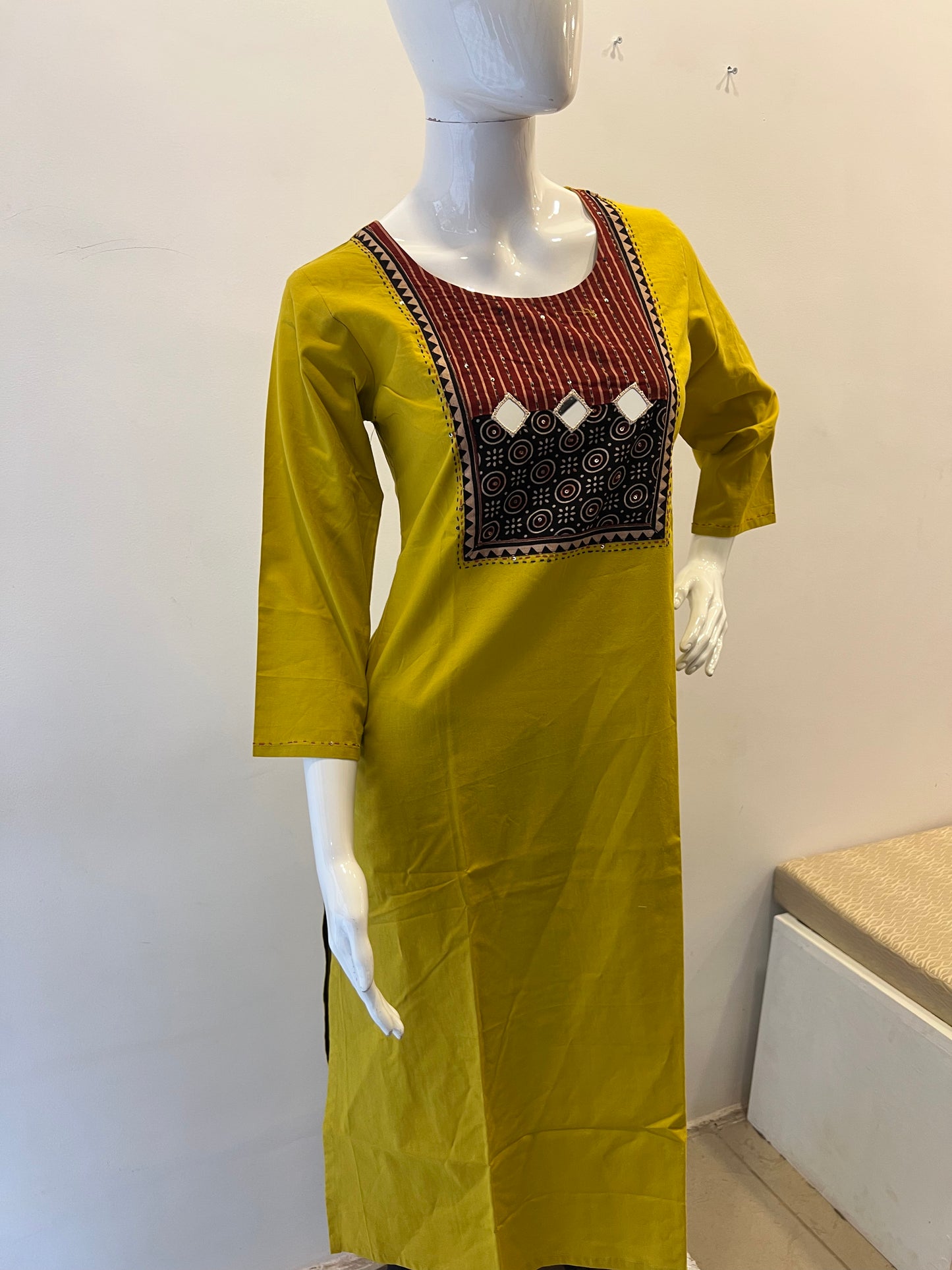 STYLIE GOA Artisan Embellished Kurta With Mirror Work