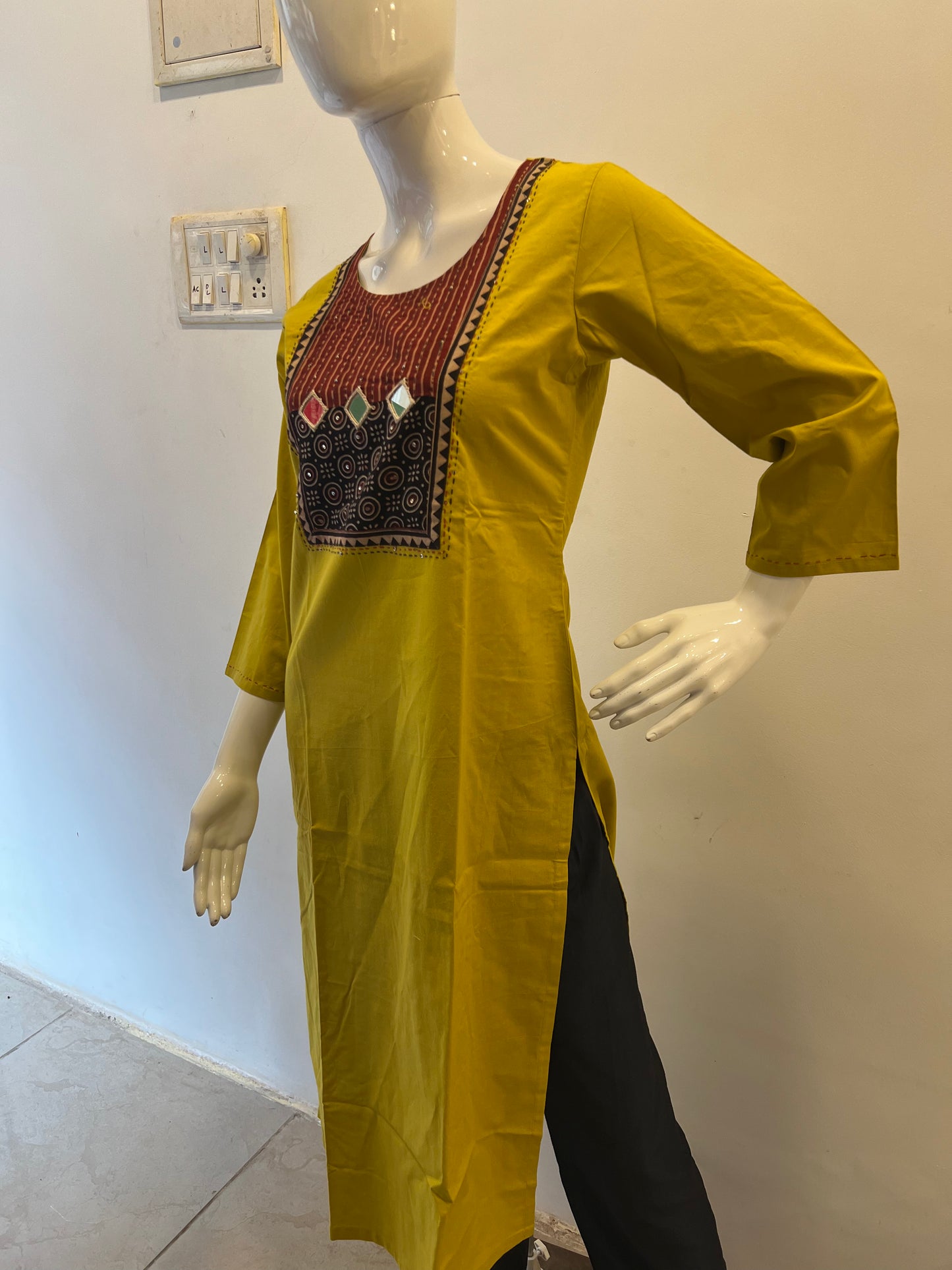 STYLIE GOA Artisan Embellished Kurta With Mirror Work