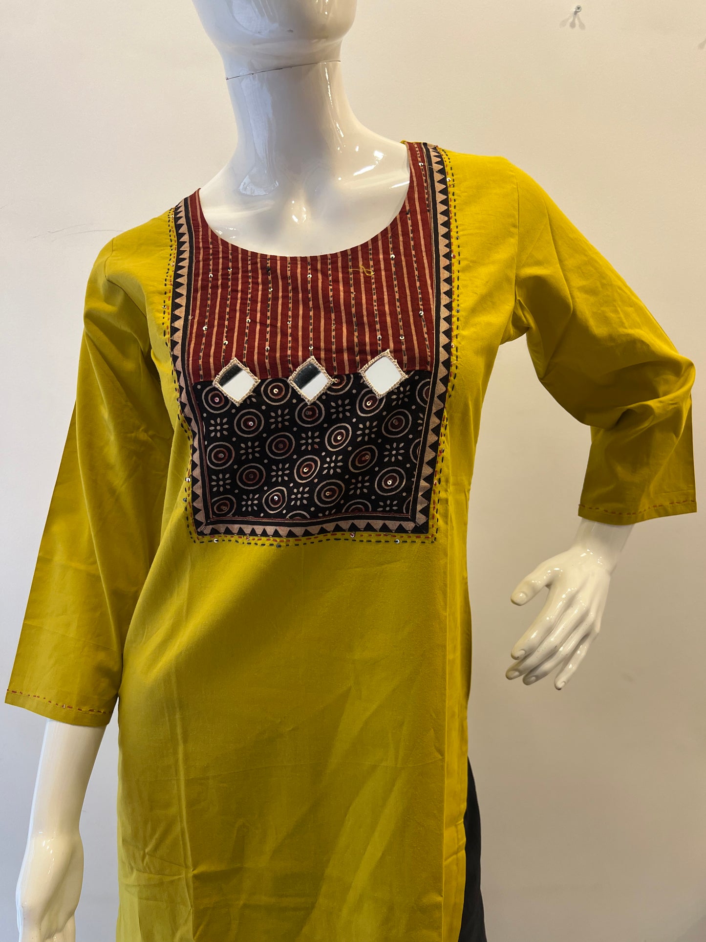 STYLIE GOA Artisan Embellished Kurta With Mirror Work