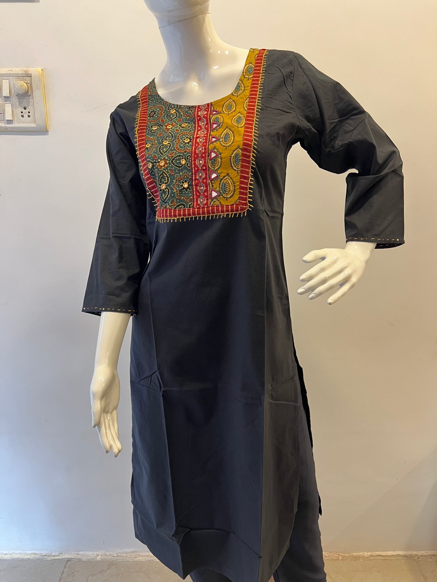 STYLIE GOA Artisan Embellished Kurta With Mirror Work