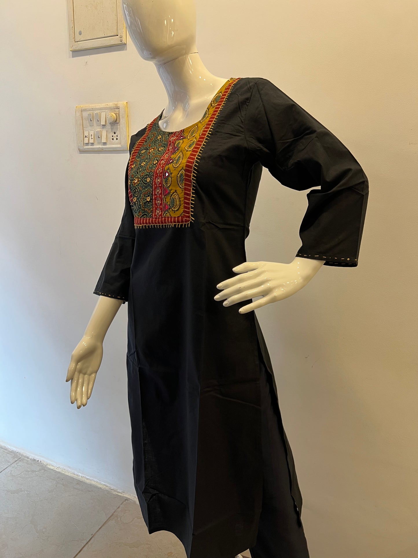 STYLIE GOA Artisan Embellished Kurta With Mirror Work