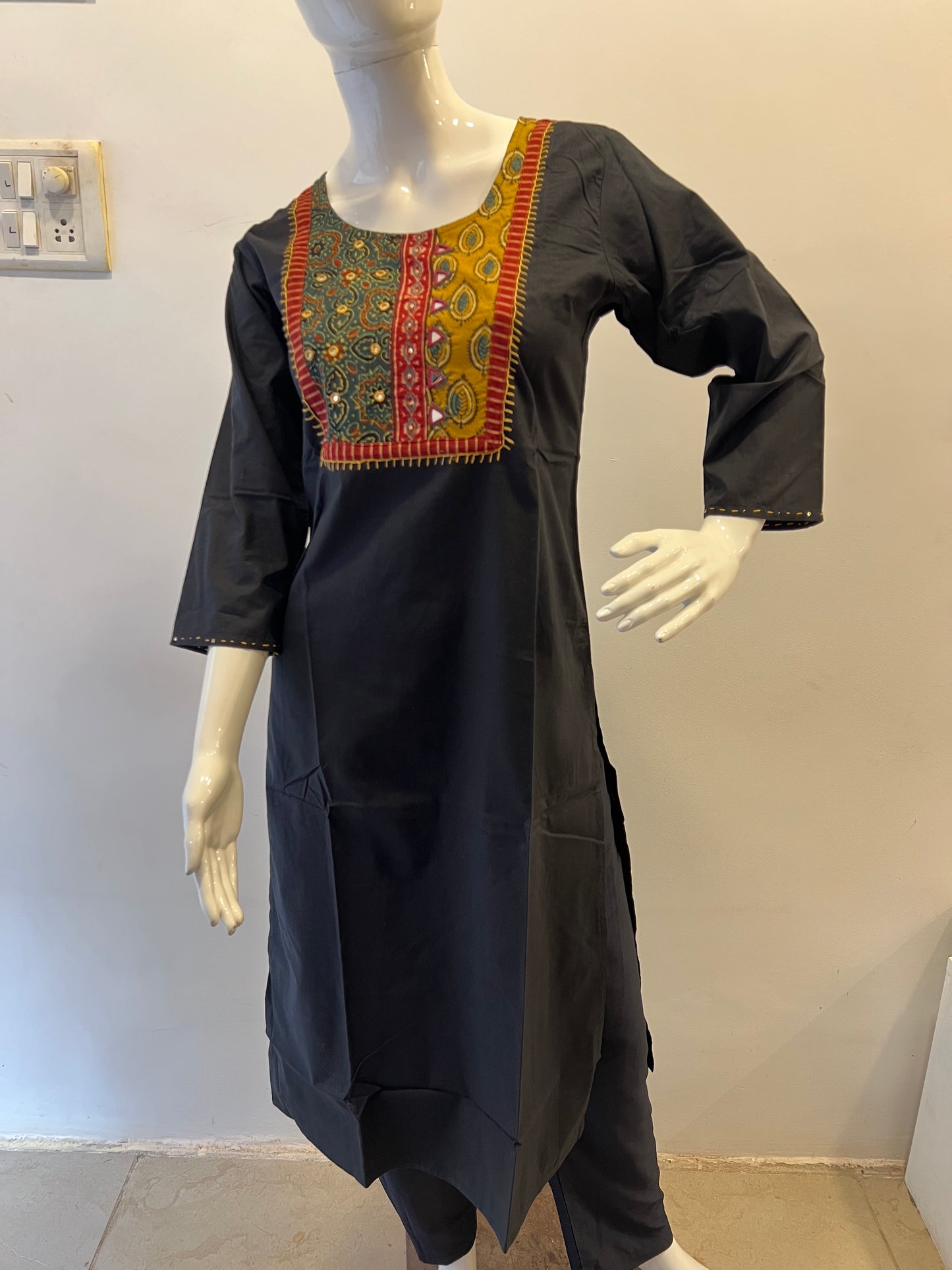 STYLIE GOA Artisan Embellished Kurta With Mirror Work