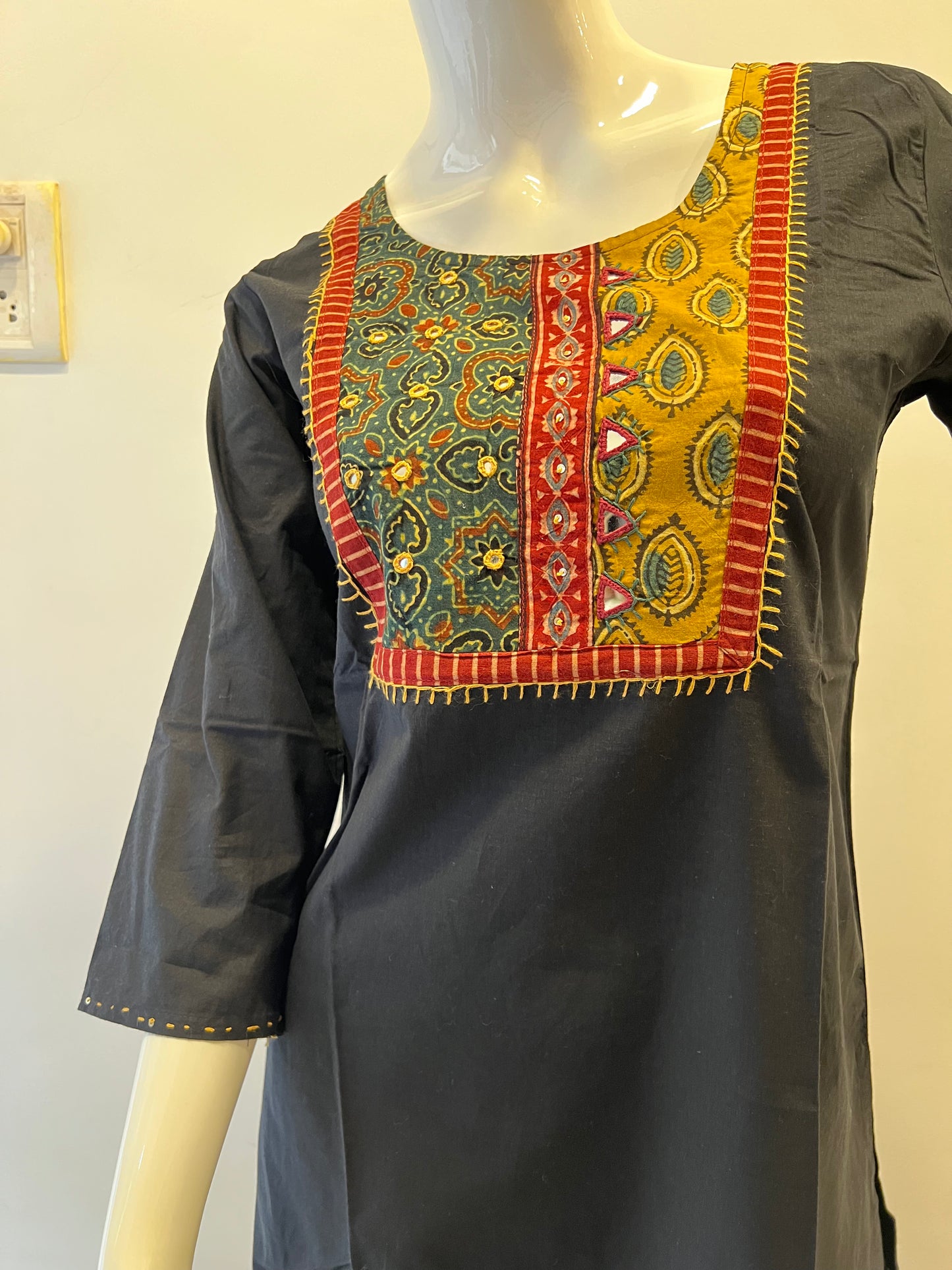 STYLIE GOA Artisan Embellished Kurta With Mirror Work