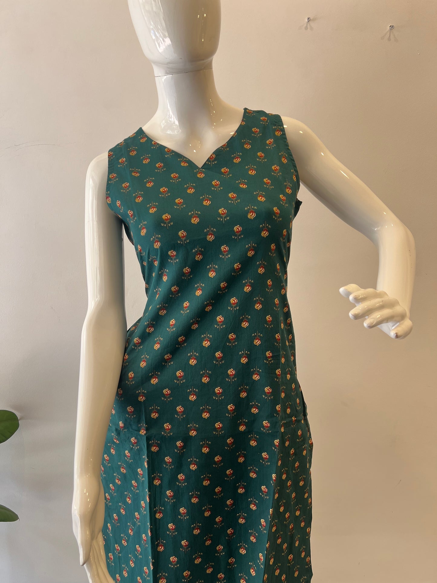 STYLIE GOA Assorted V Neck Printed Kurtas With Attached Sleeves