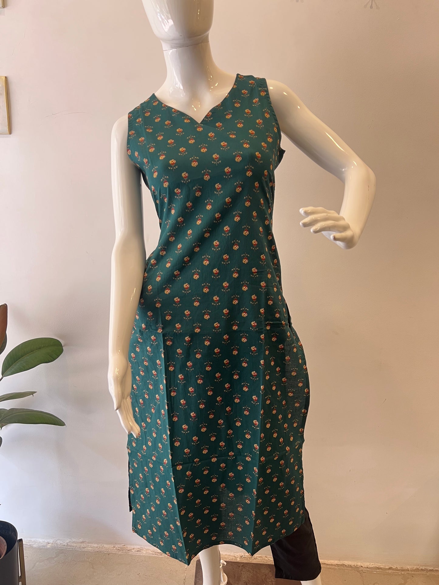 STYLIE GOA Assorted V Neck Printed Kurtas With Attached Sleeves
