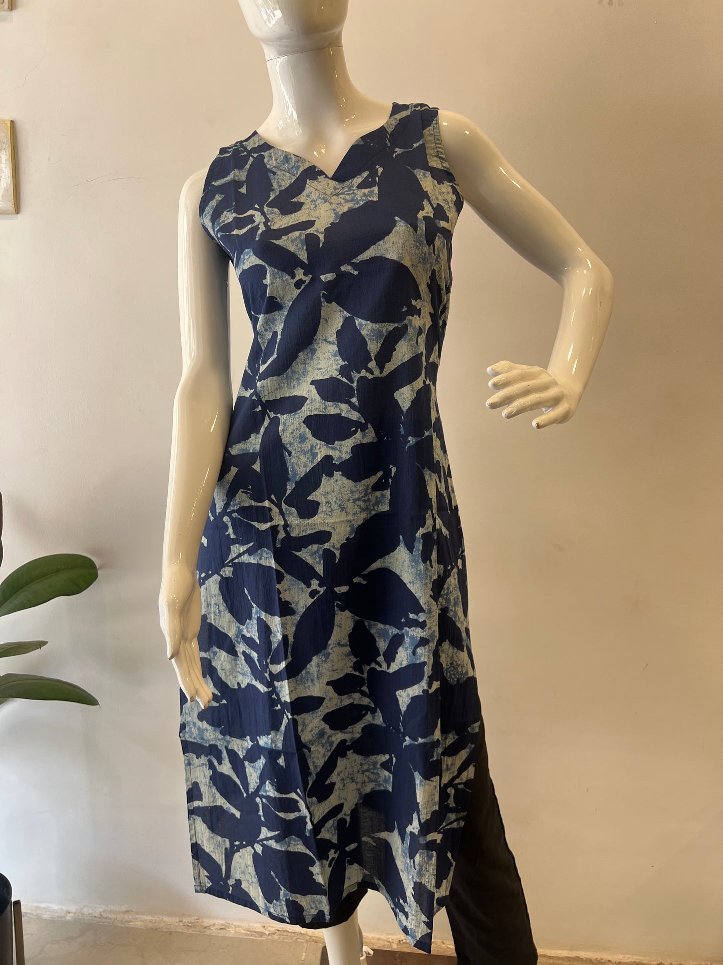 STYLIE GOA Assorted V Neck Printed Kurtas With Attached Sleeves