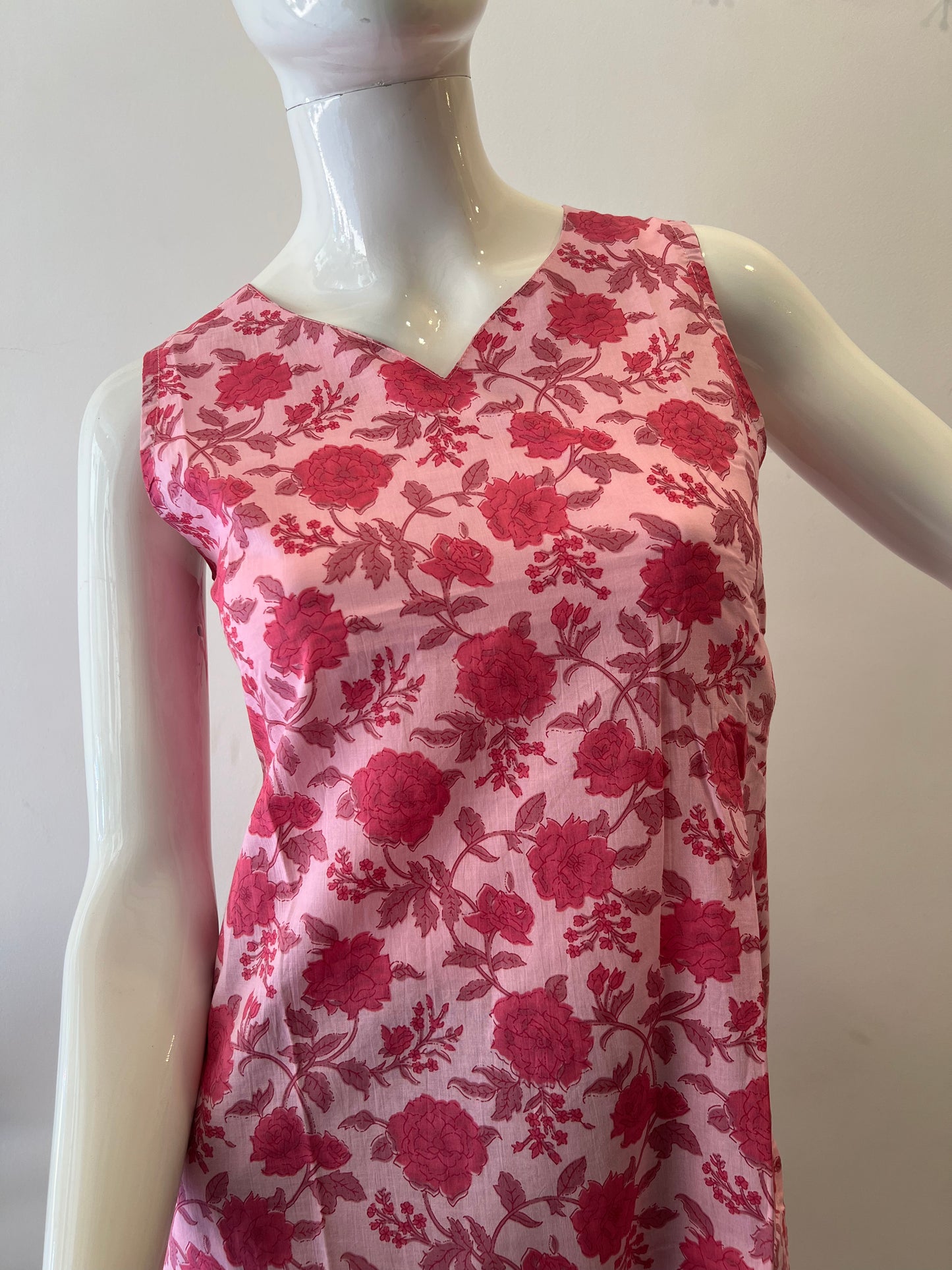 STYLIE GOA Assorted V Neck Printed Kurtas With Attached Sleeves