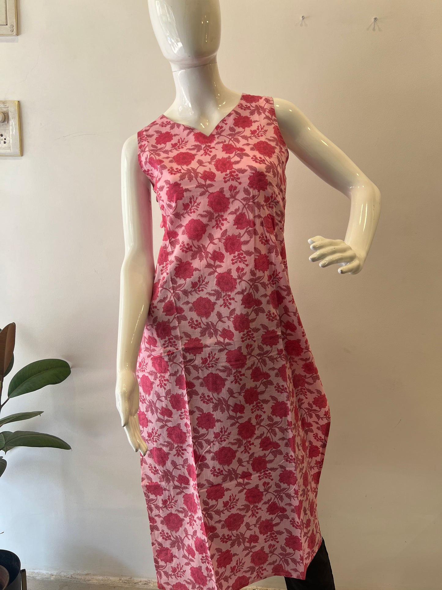 STYLIE GOA Assorted V Neck Printed Kurtas With Attached Sleeves
