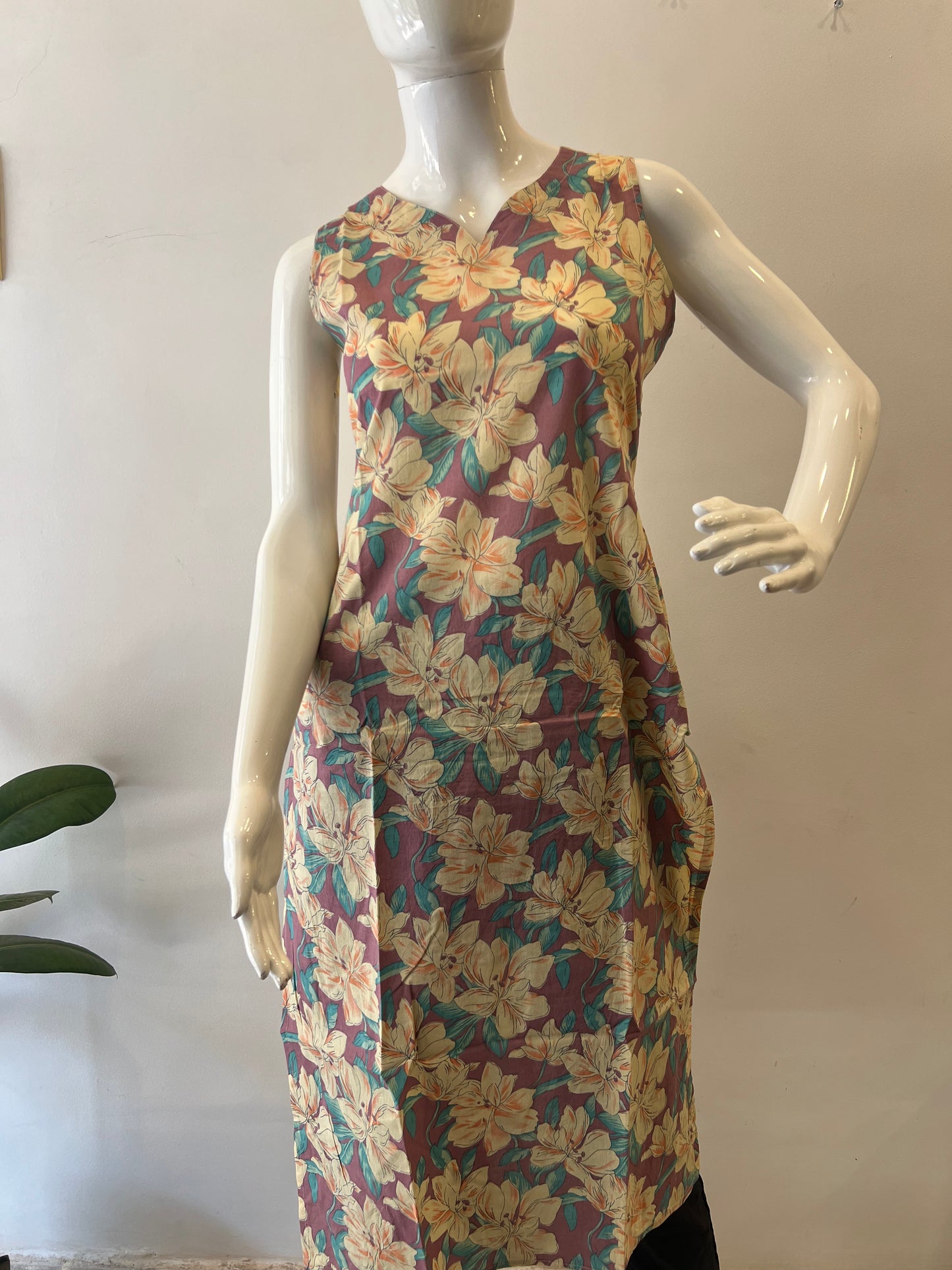 STYLIE GOA Assorted V Neck Printed Kurtas With Attached Sleeves