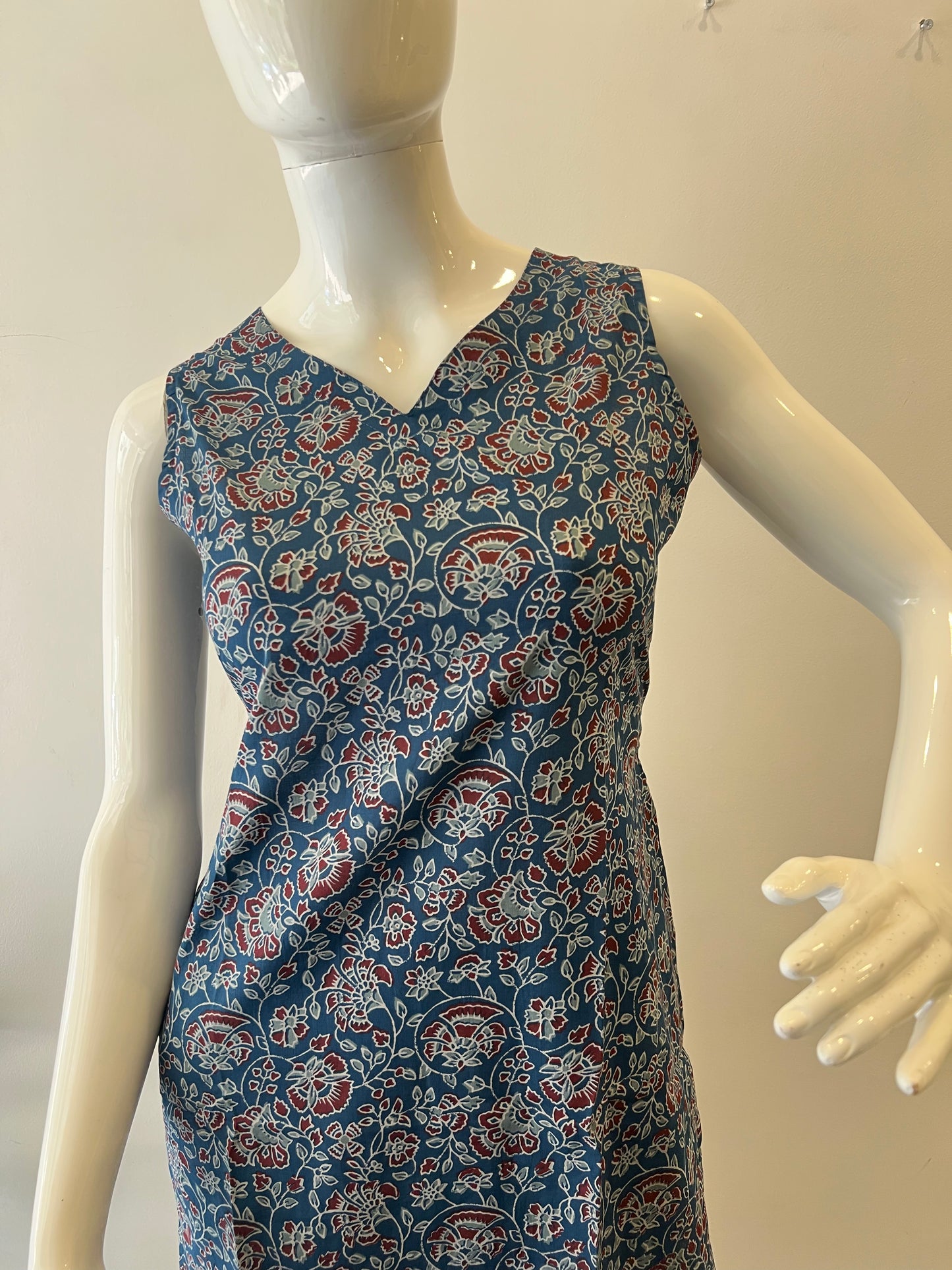 STYLIE GOA Assorted V Neck Printed Kurtas With Attached Sleeves