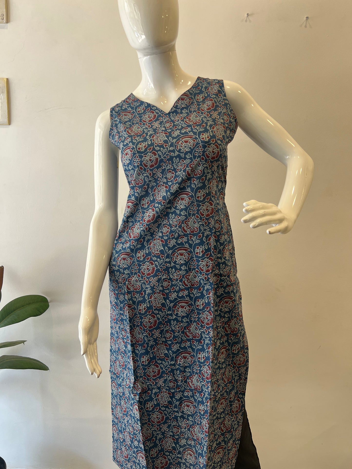STYLIE GOA Assorted V Neck Printed Kurtas With Attached Sleeves