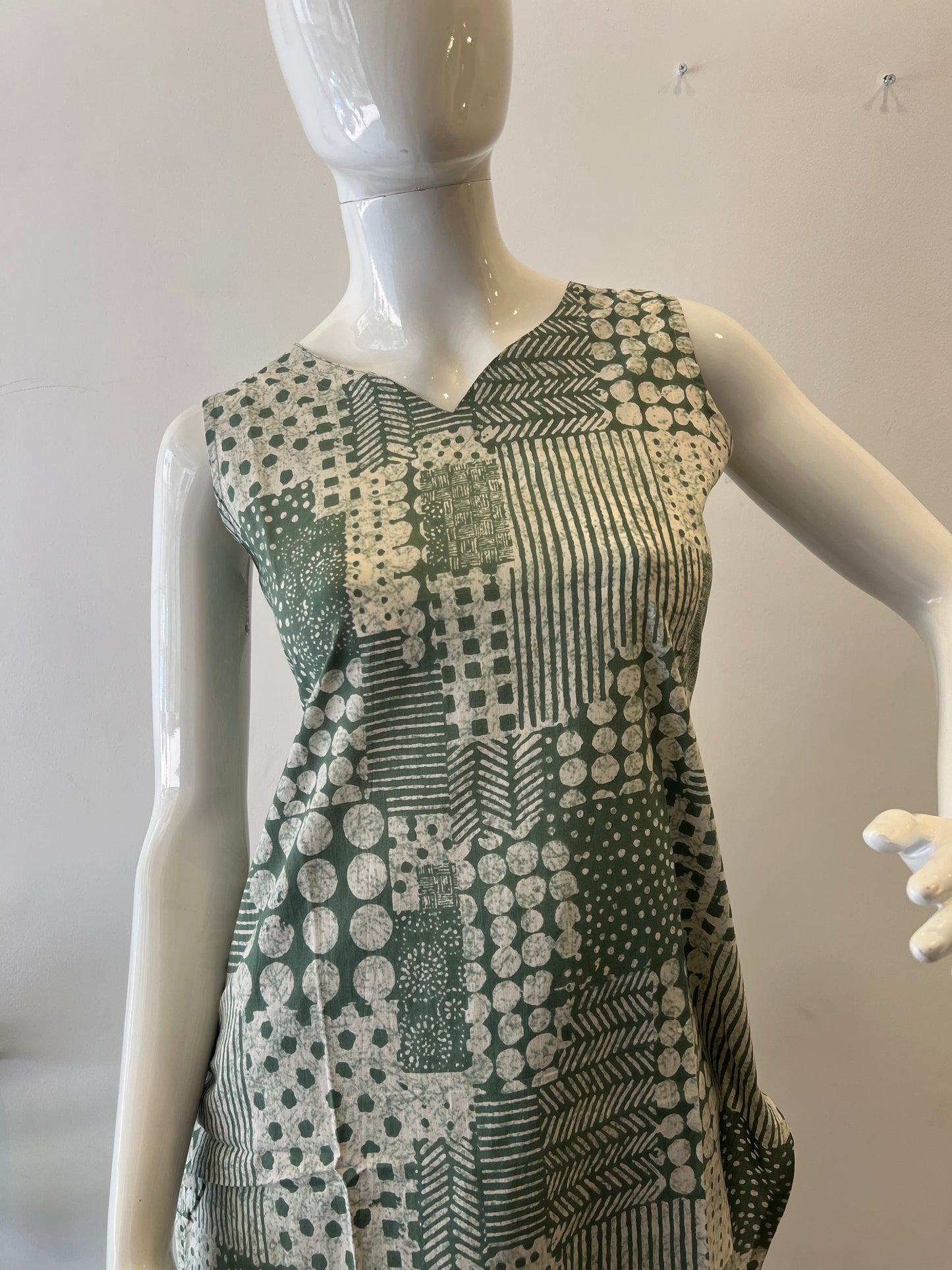 STYLIE GOA Assorted V Neck Printed Kurtas With Attached Sleeves