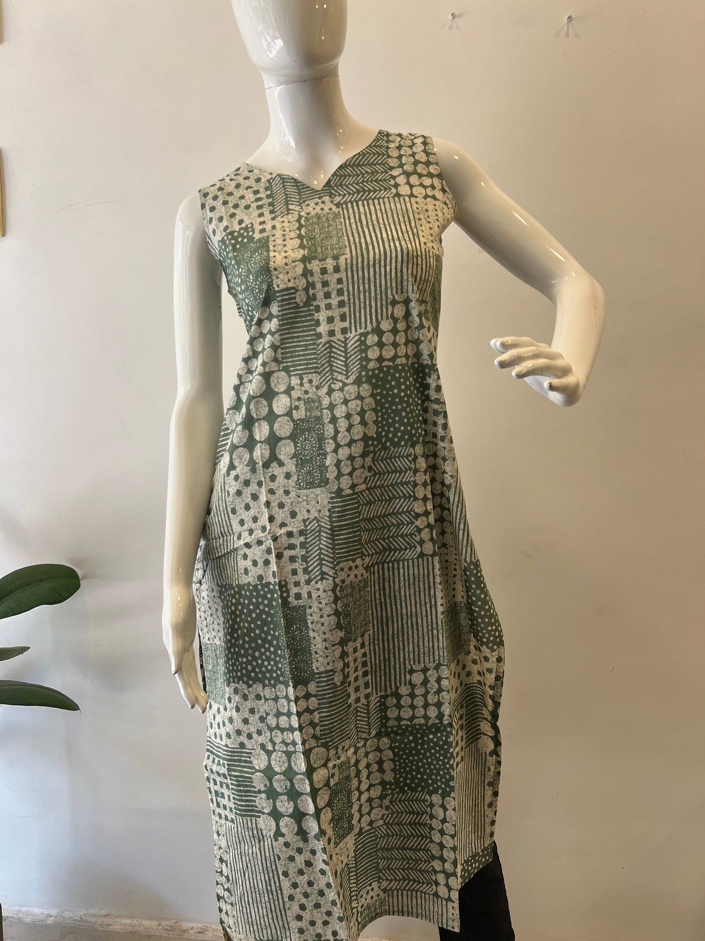 STYLIE GOA Assorted V Neck Printed Kurtas With Attached Sleeves