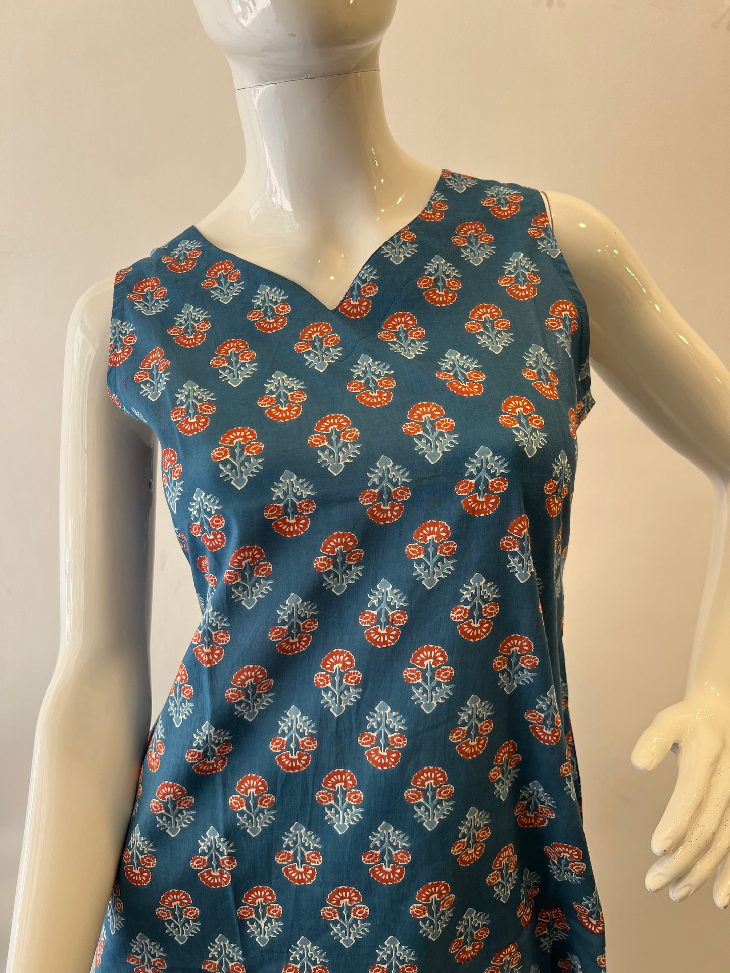 STYLIE GOA Assorted V Neck Printed Kurtas With Attached Sleeves