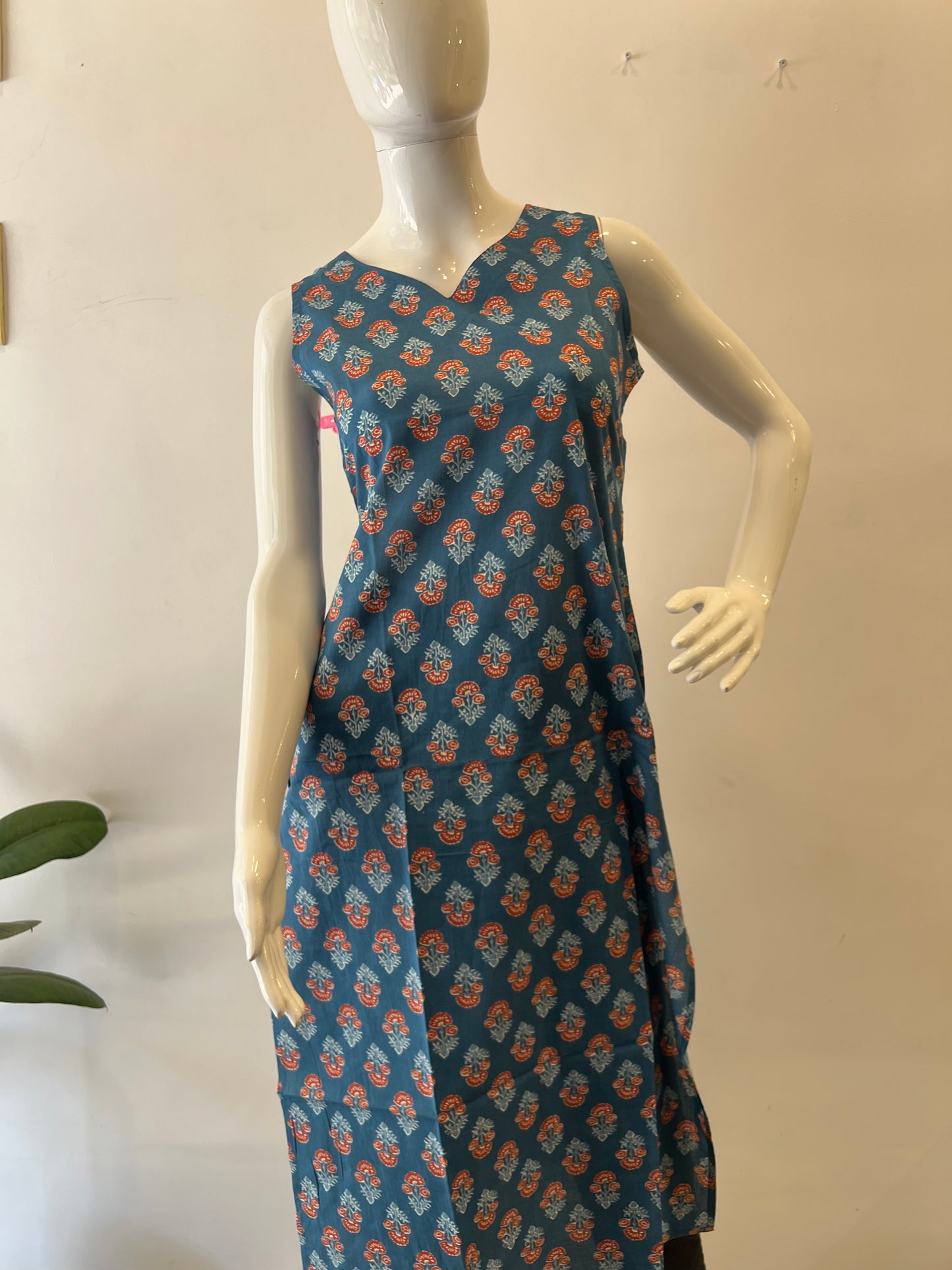 STYLIE GOA Assorted V Neck Printed Kurtas With Attached Sleeves