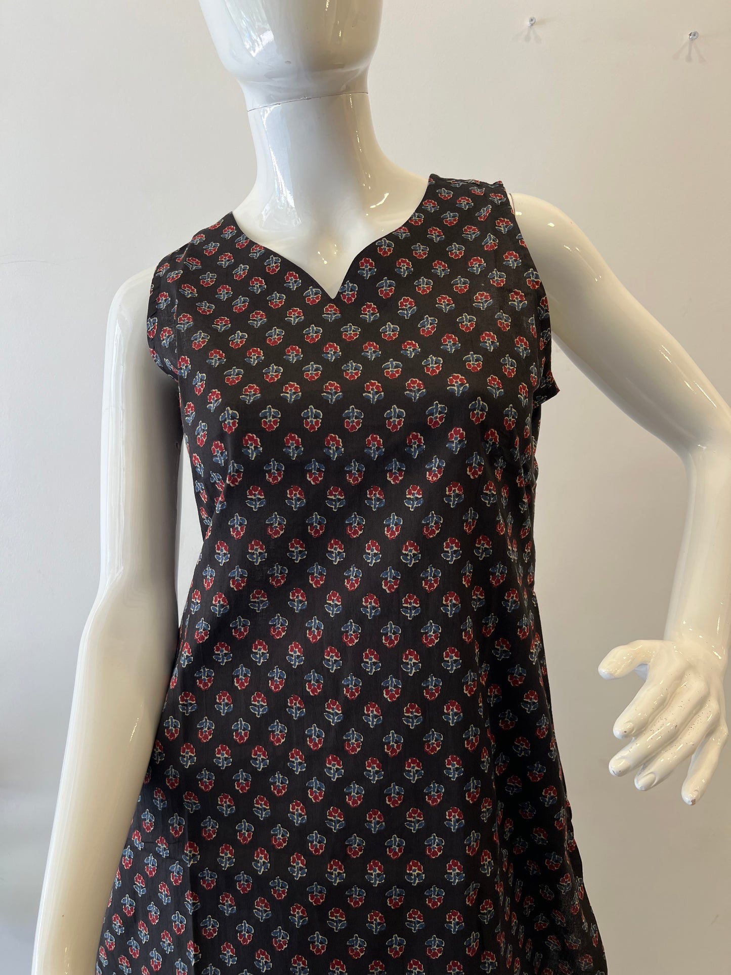 STYLIE GOA Assorted V Neck Printed Kurtas With Attached Sleeves