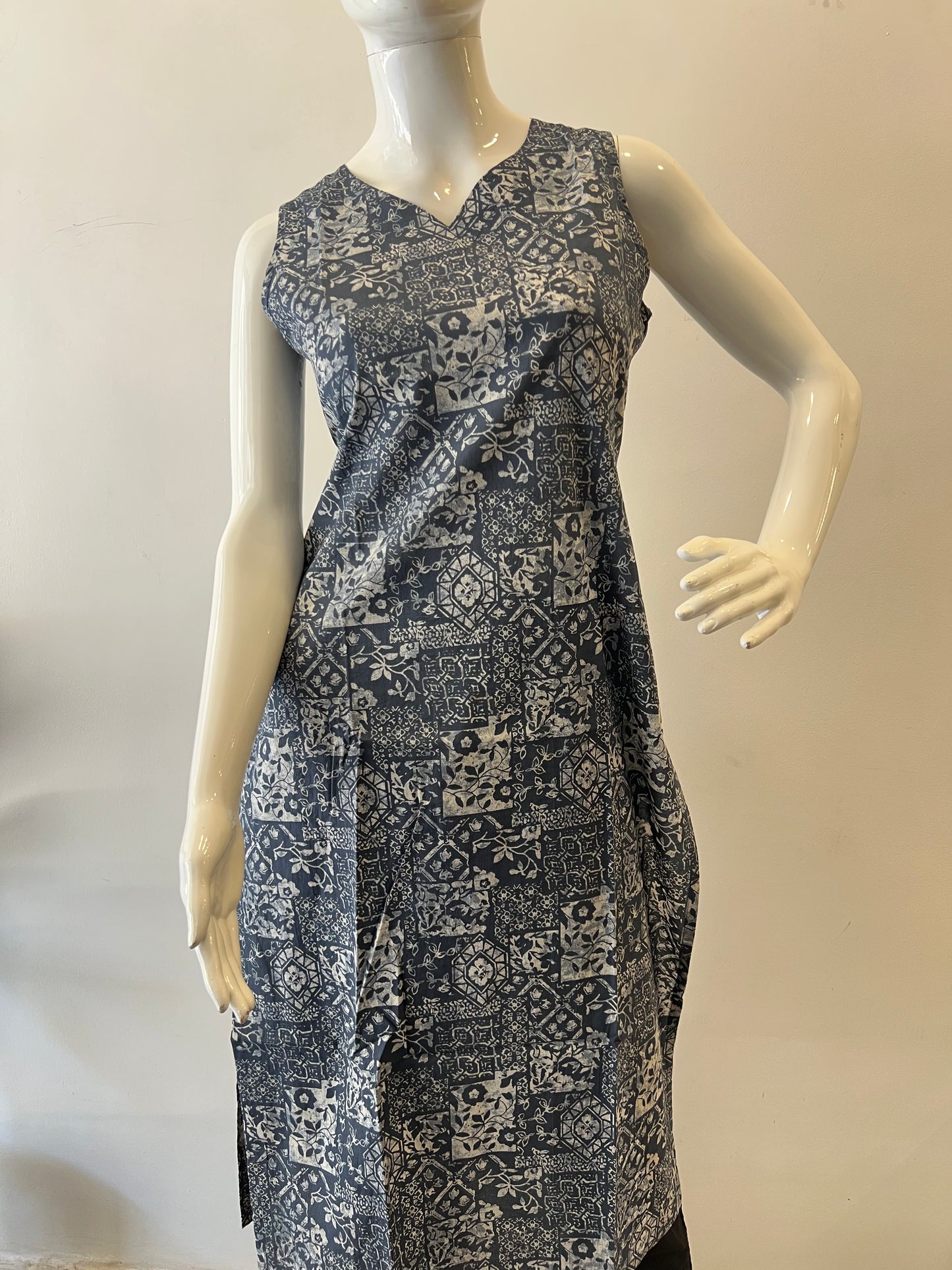 STYLIE GOA Assorted V Neck Printed Kurtas With Attached Sleeves
