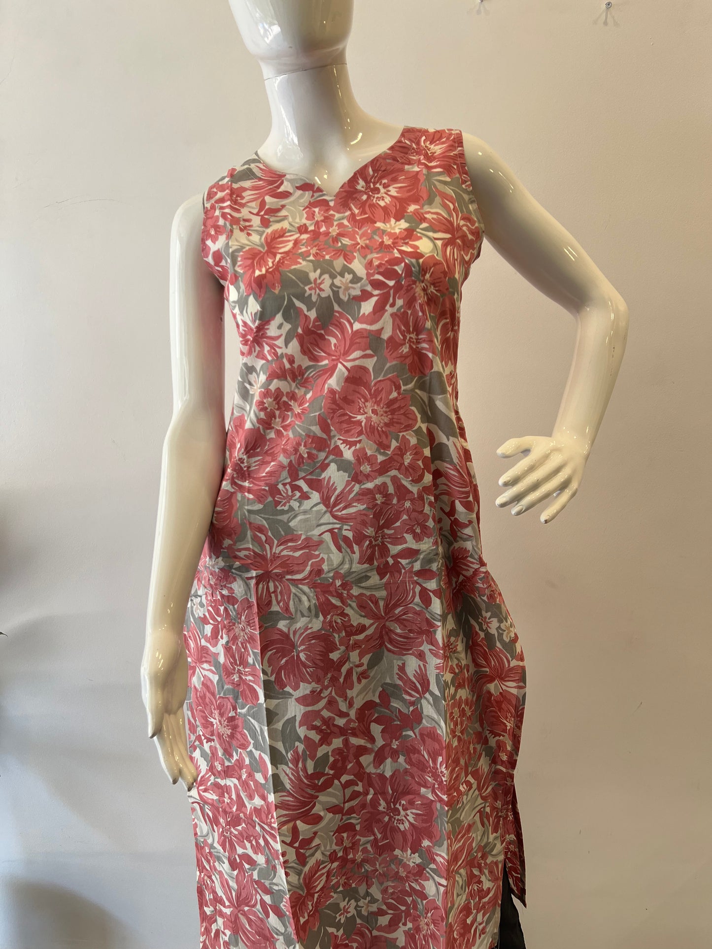 STYLIE GOA Assorted V Neck Printed Kurtas With Attached Sleeves