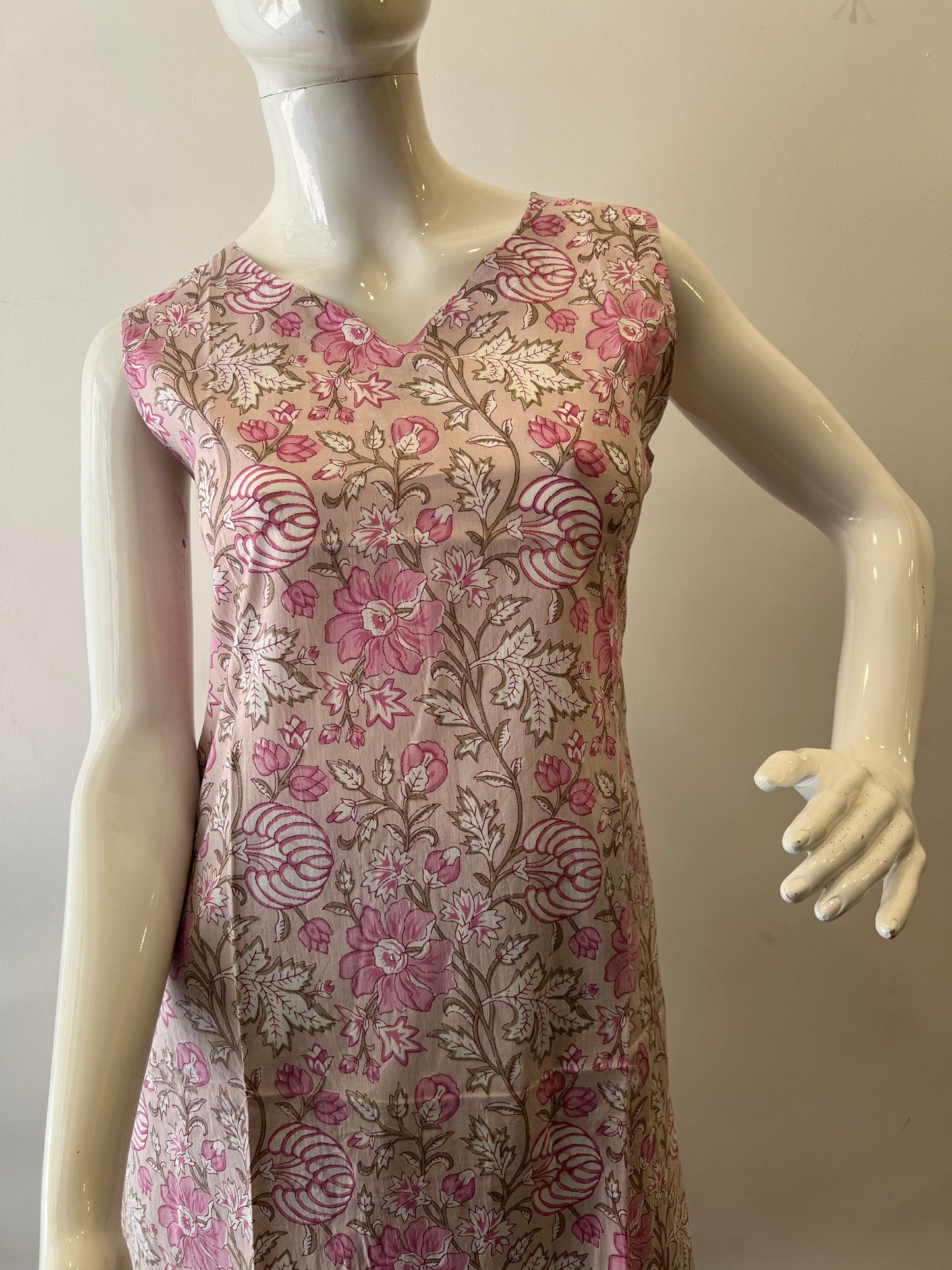 STYLIE GOA Assorted V Neck Printed Kurtas With Attached Sleeves