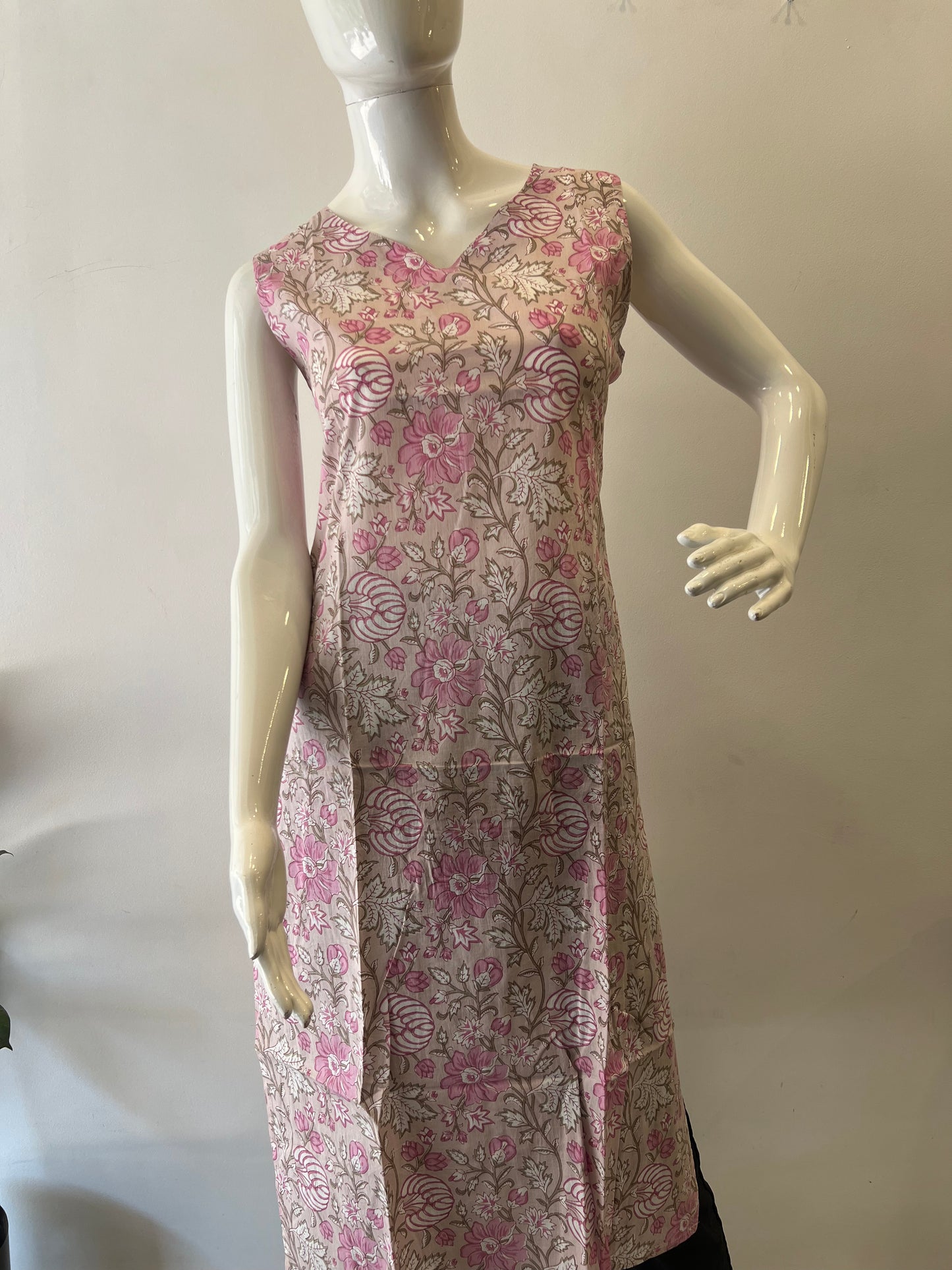STYLIE GOA Assorted V Neck Printed Kurtas With Attached Sleeves