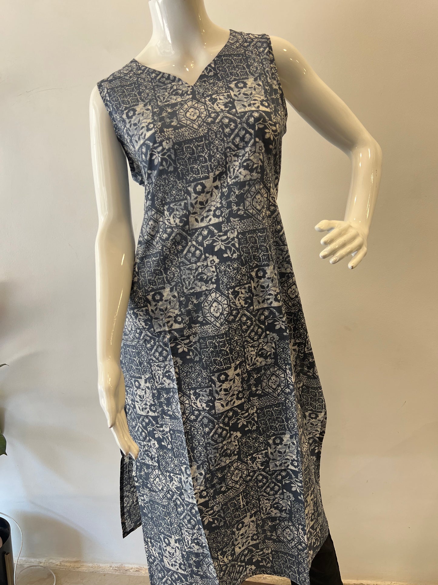 STYLIE GOA Assorted V Neck Printed Kurtas With Attached Sleeves