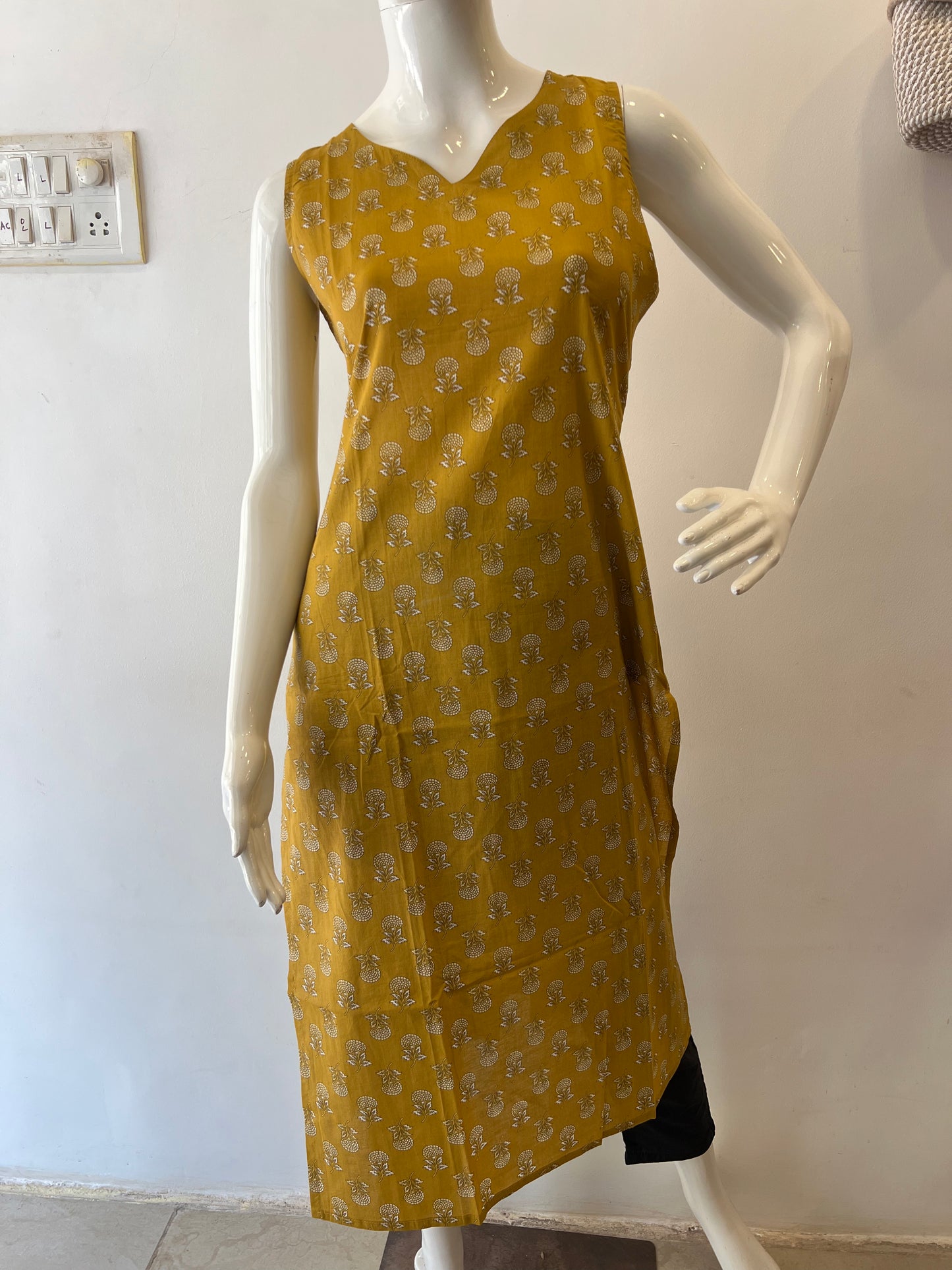 STYLIE GOA Assorted V Neck Printed Kurtas With Attached Sleeves