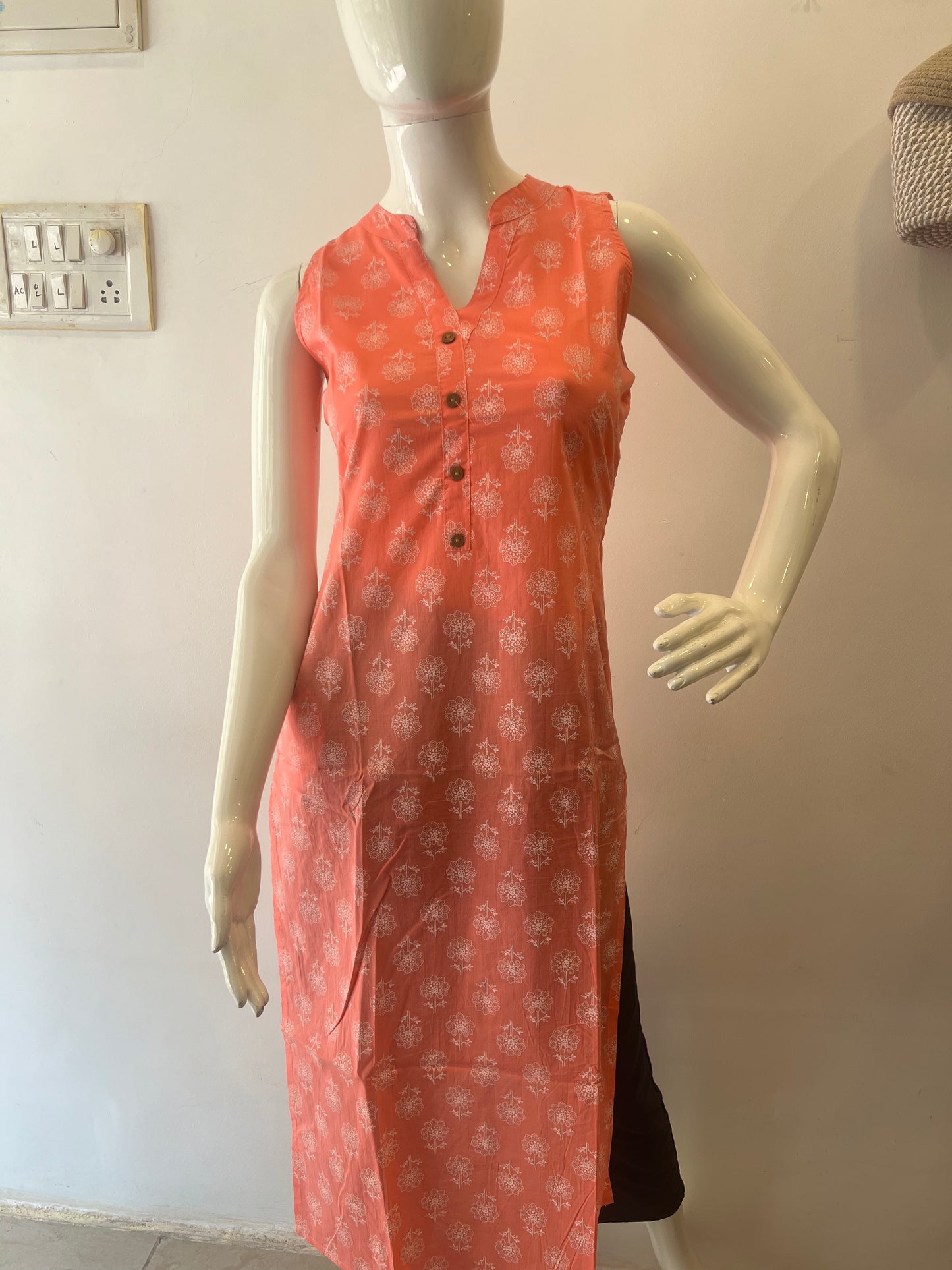 STYLIE GOA Assorted button up collar kurtas with additional sleeves