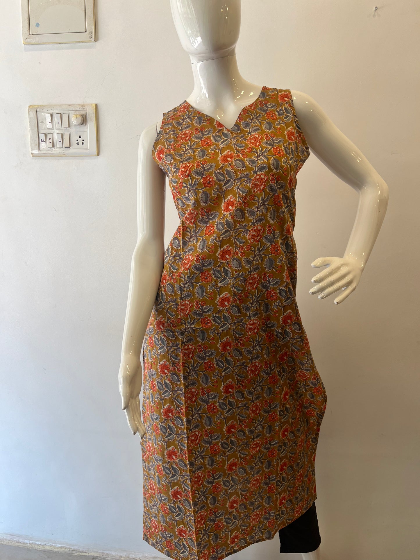 STYLIE GOA Assorted V Neck Printed Kurtas With Attached Sleeves