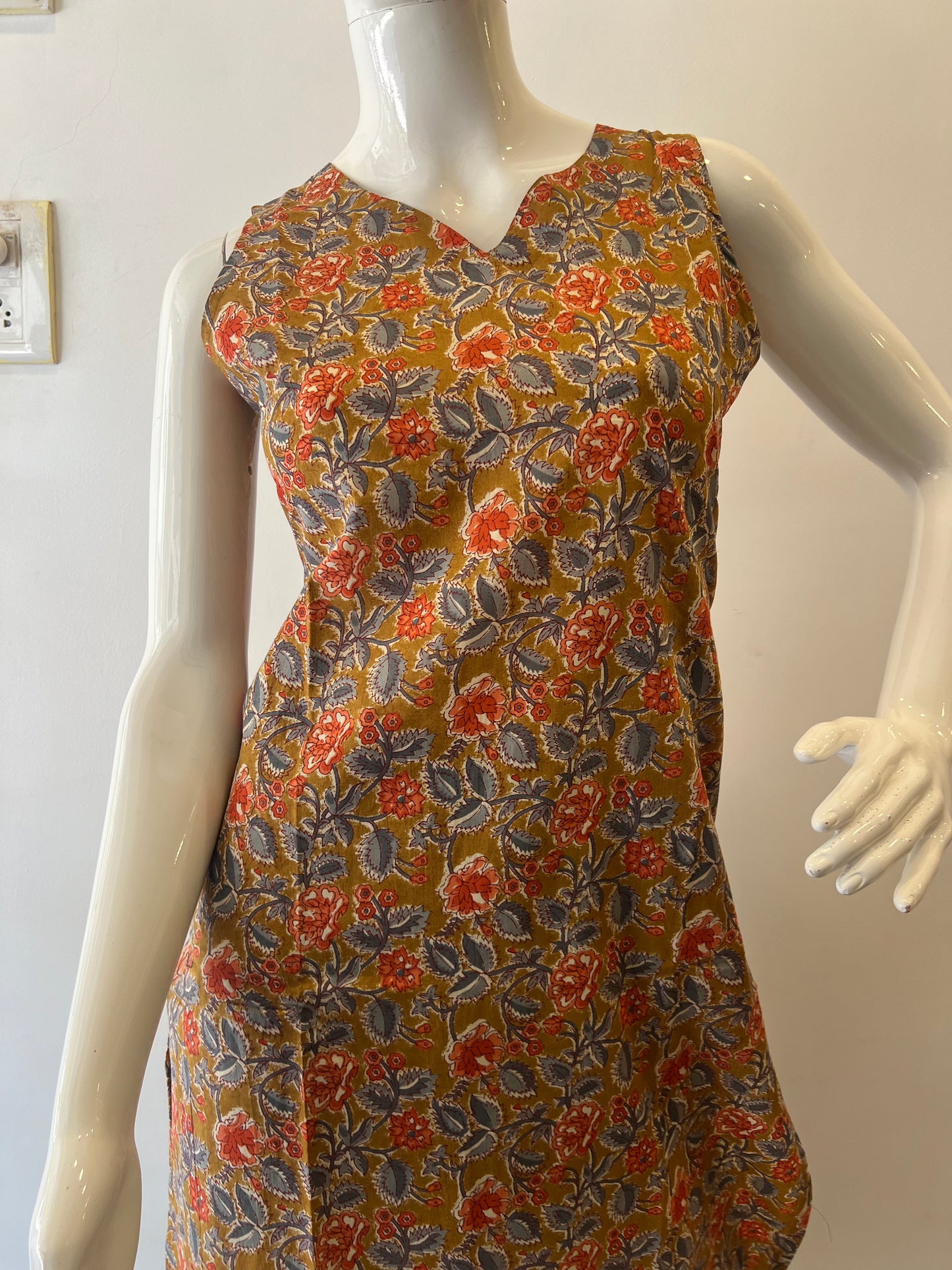 STYLIE GOA Assorted V Neck Printed Kurtas With Attached Sleeves