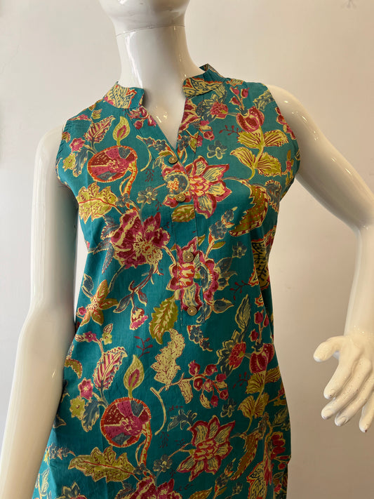 STYLIE GOA Assorted button up collar kurtas with additional sleeves