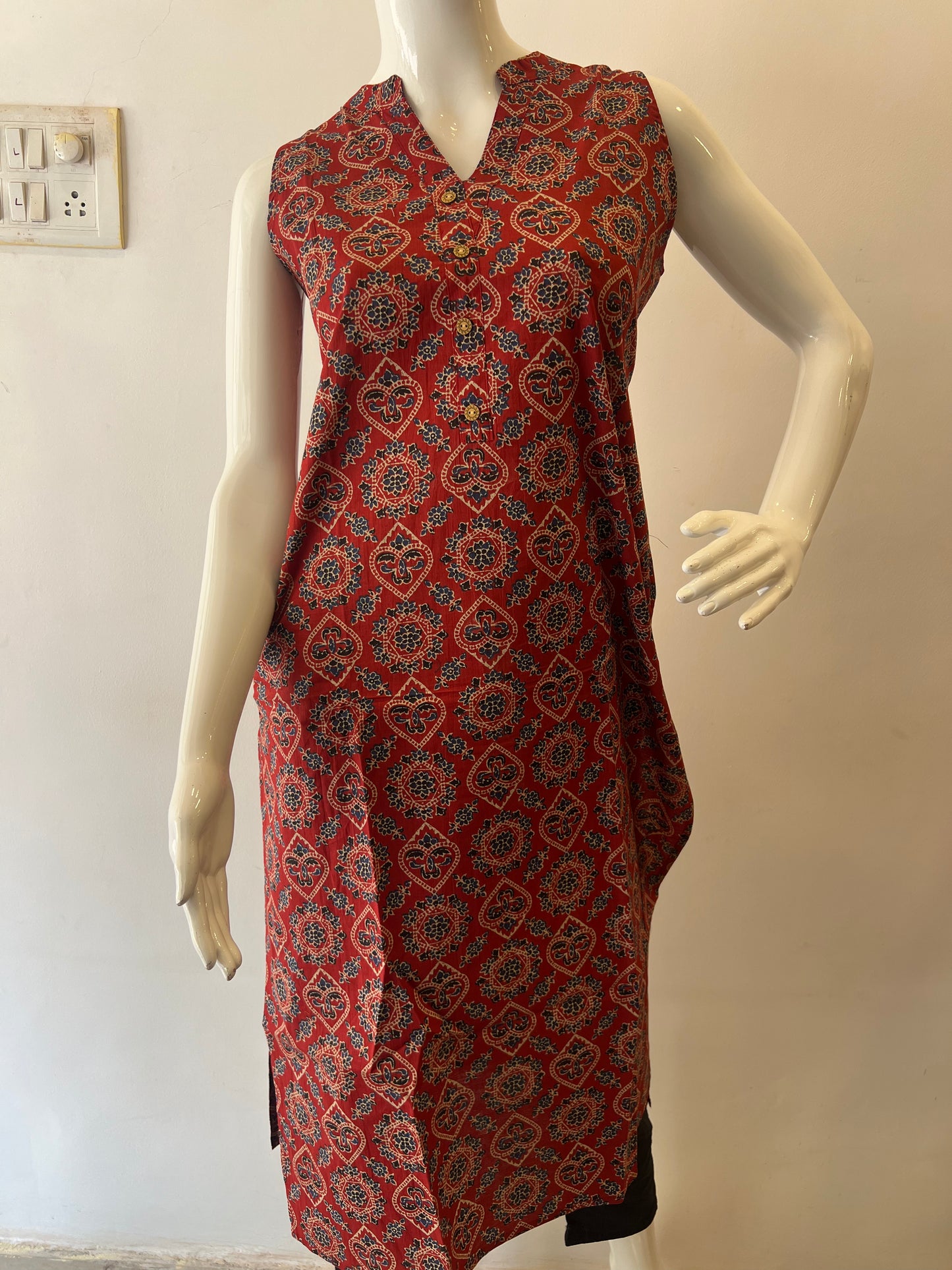 STYLIE GOA Assorted button up collar kurtas with additional sleeves
