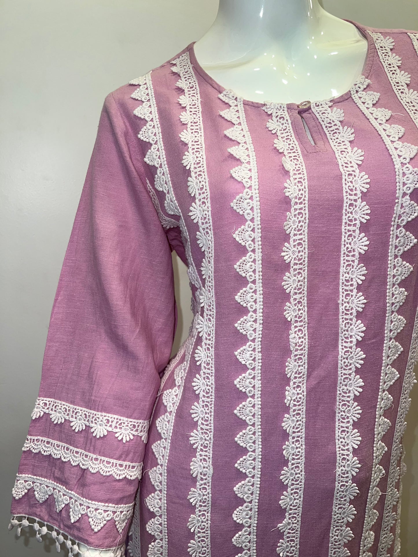 STYLIE GOA - Embroided Lace Pattern Kurti Two Piece Set