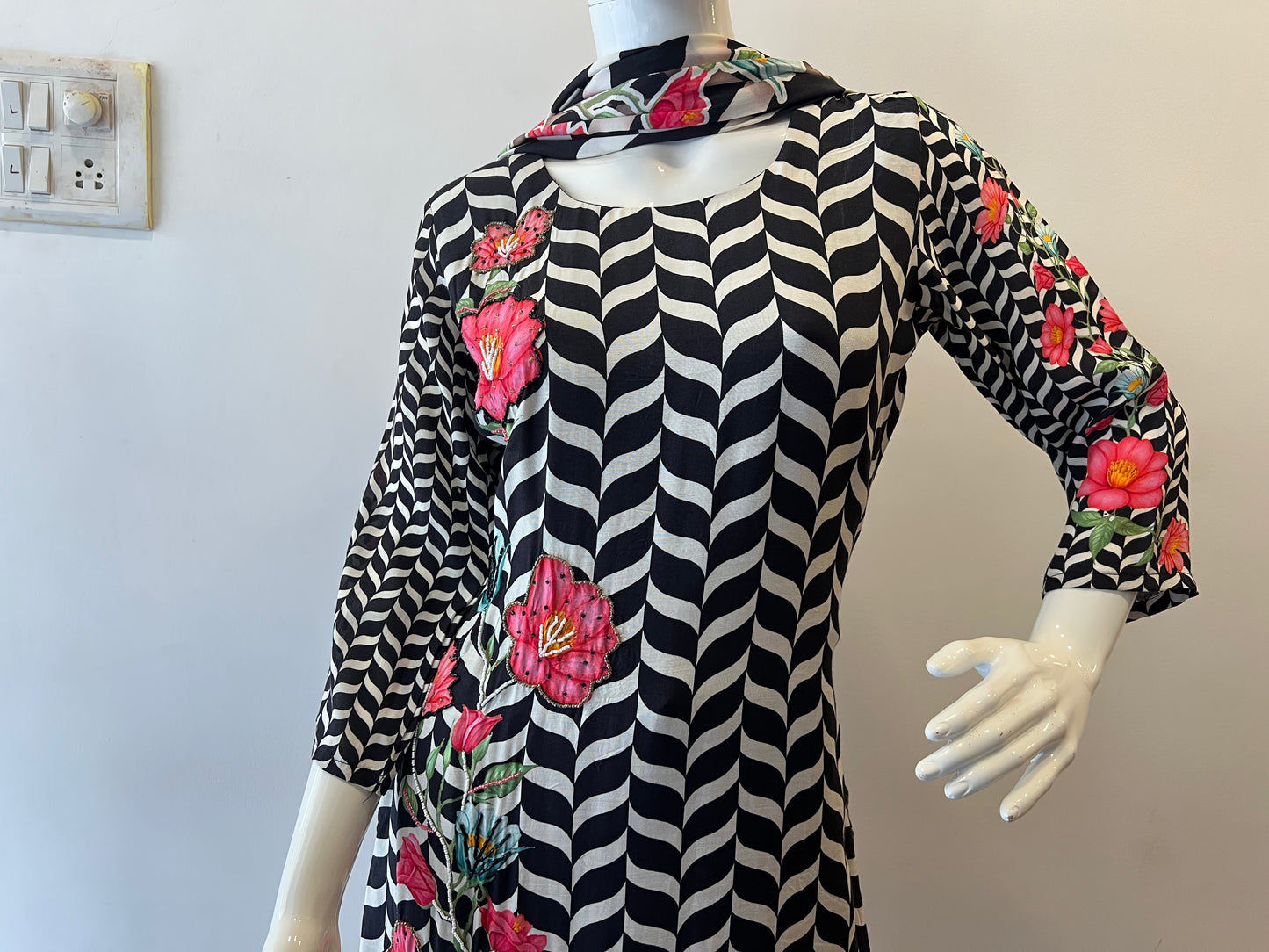 STYLIE GOA Bold Geometric Kurta Set with Floral Print