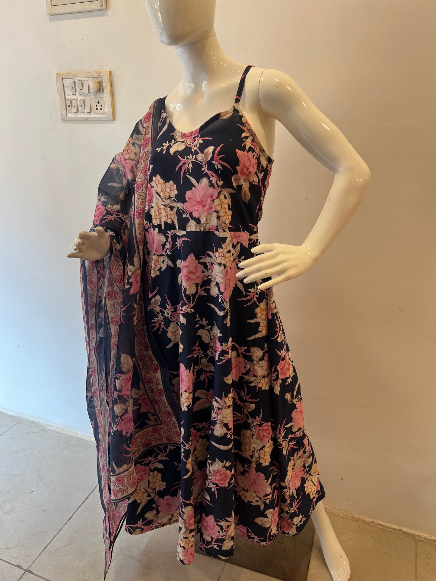 STYLIE GOA Exquisite Sleeveless Traditional Kurta Sets