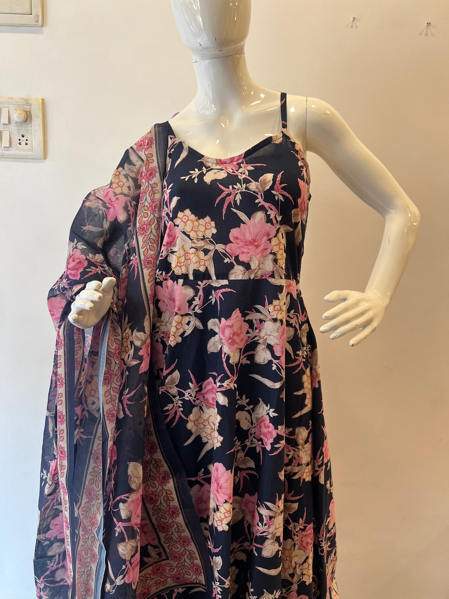 STYLIE GOA Exquisite Sleeveless Traditional Kurta Sets