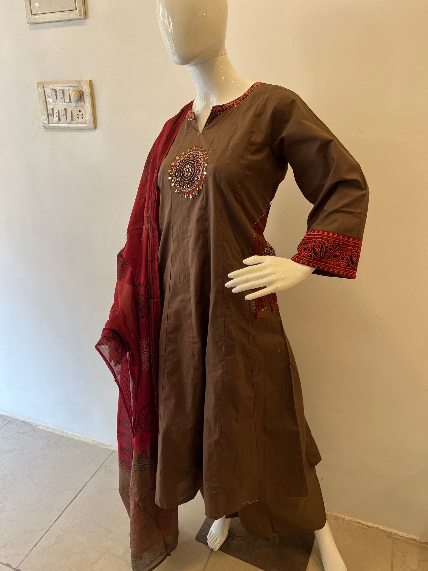 STYLIE GOA Earthy Medallion Kurta Set