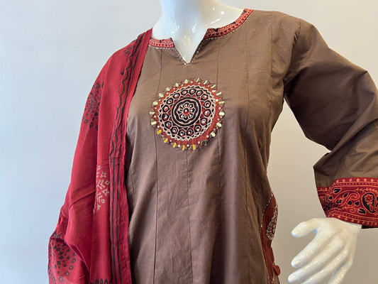 STYLIE GOA Earthy Medallion Kurta Set