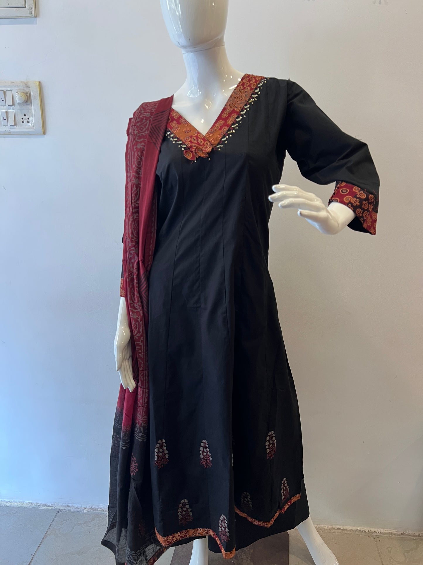 STYLIE GOA Midnight Elegance Contrast Set