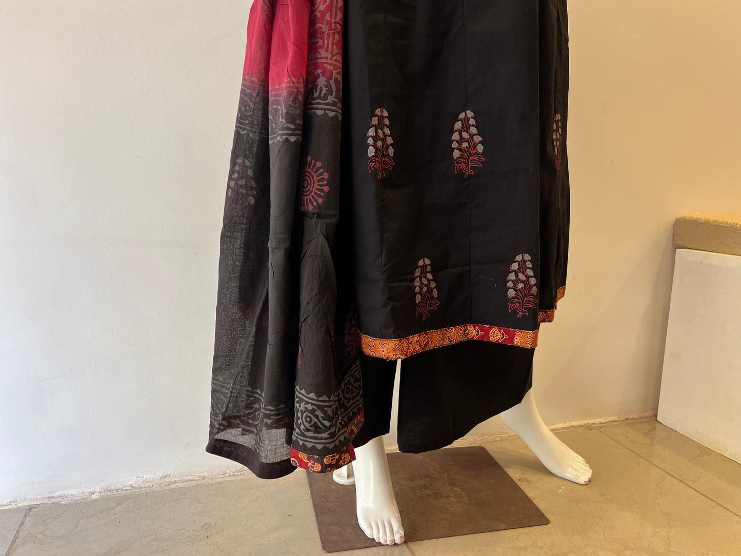 STYLIE GOA Midnight Elegance Contrast Set