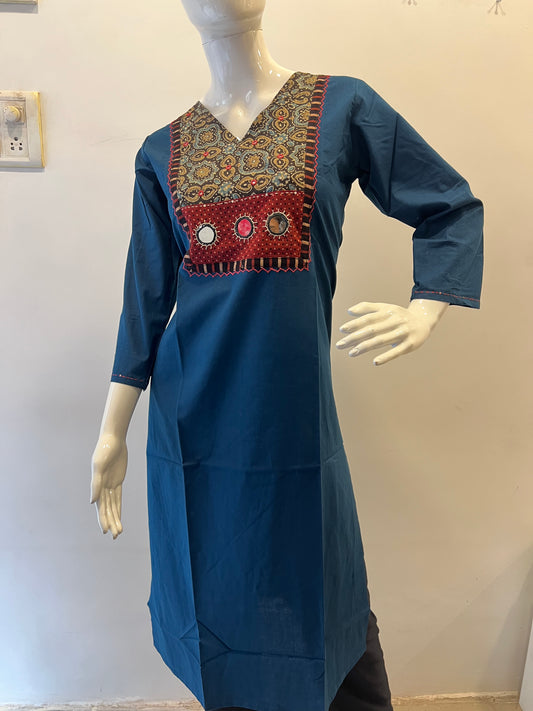 STYLIE GOA Artisan Embellished Kurta With Mirror Work